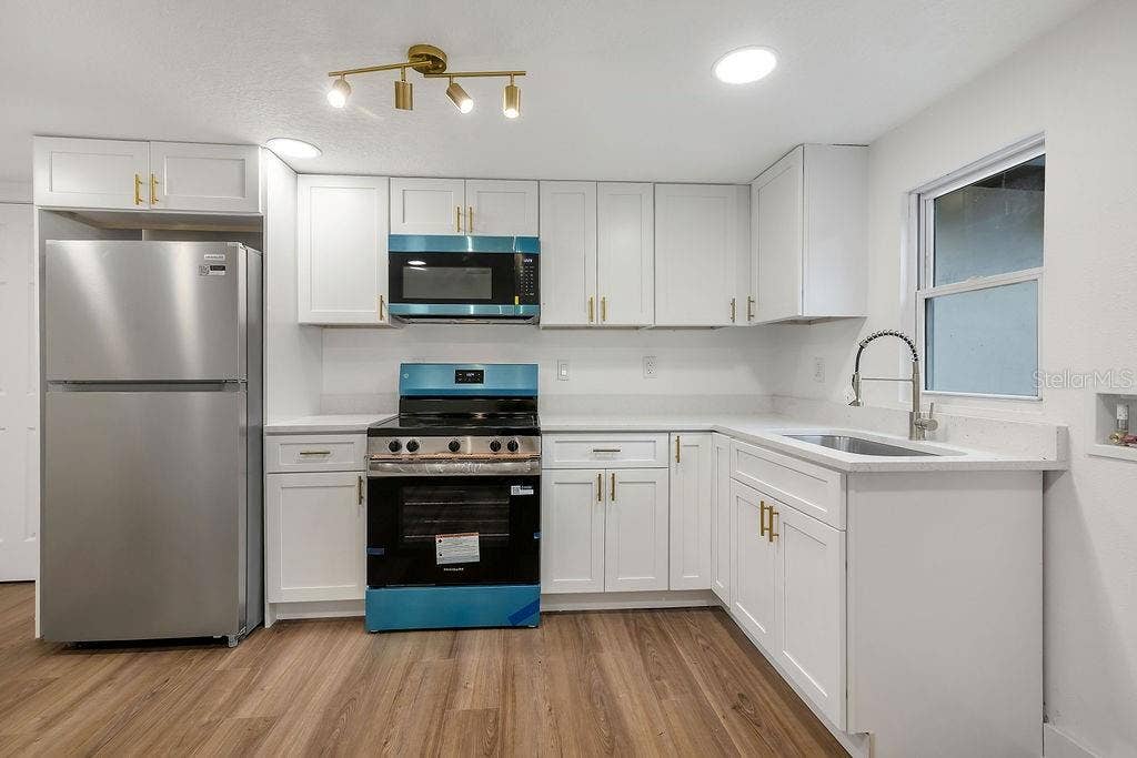 842 DENNIS AVENUE, Orlando, FL 32807