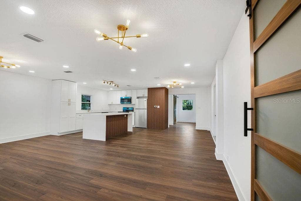 842 DENNIS AVENUE, Orlando, FL 32807