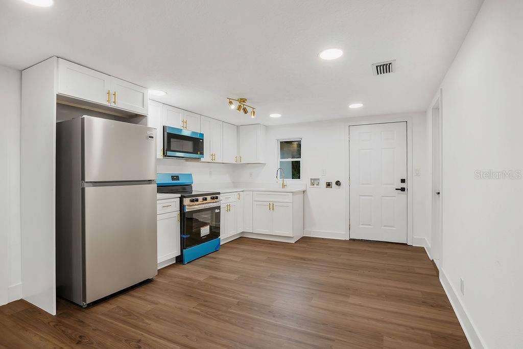 842 DENNIS AVENUE, Orlando, FL 32807