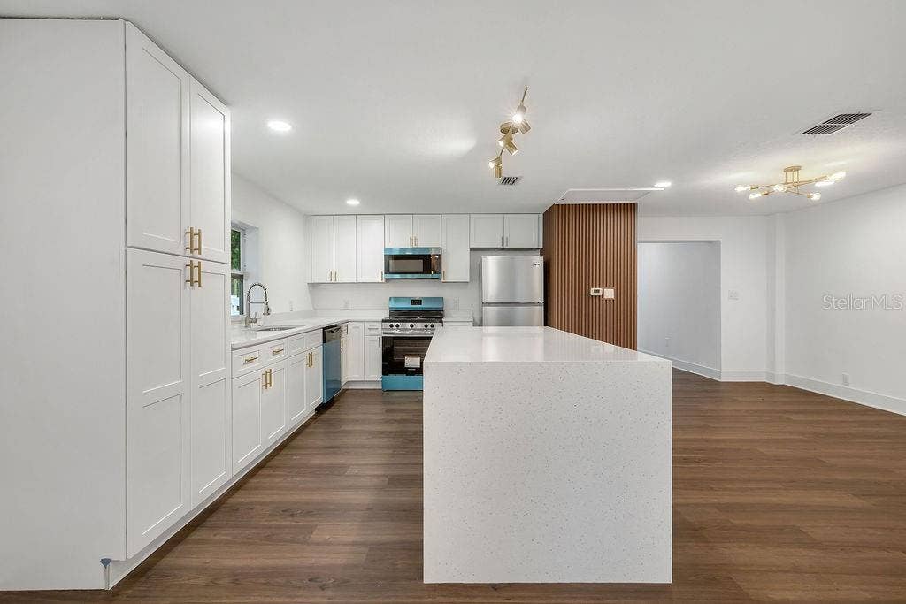 842 DENNIS AVENUE, Orlando, FL 32807