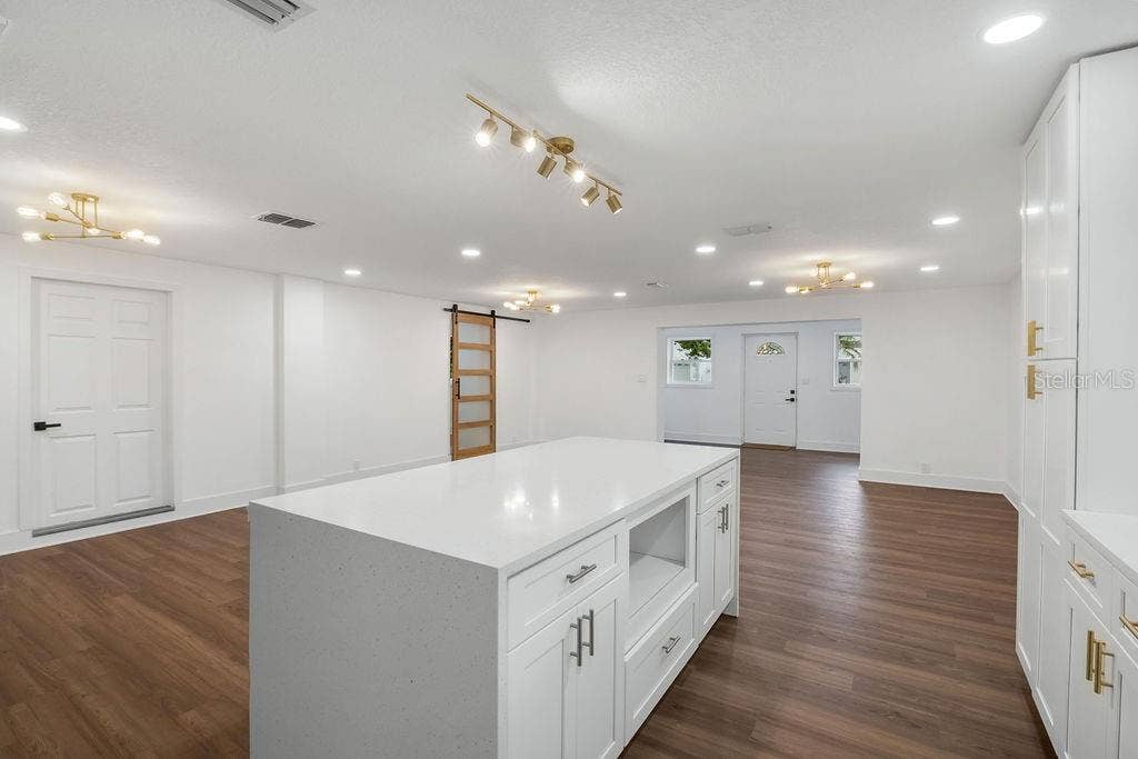 842 DENNIS AVENUE, Orlando, FL 32807