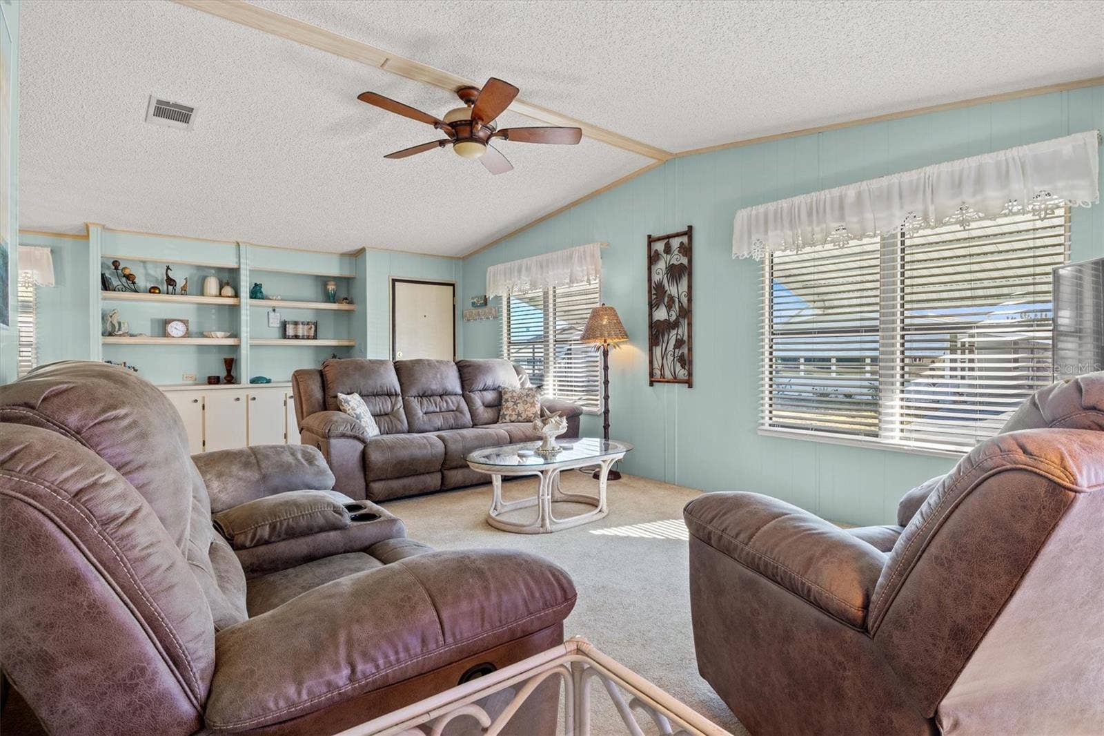 Living Room-Built in Shelves & Cabinets