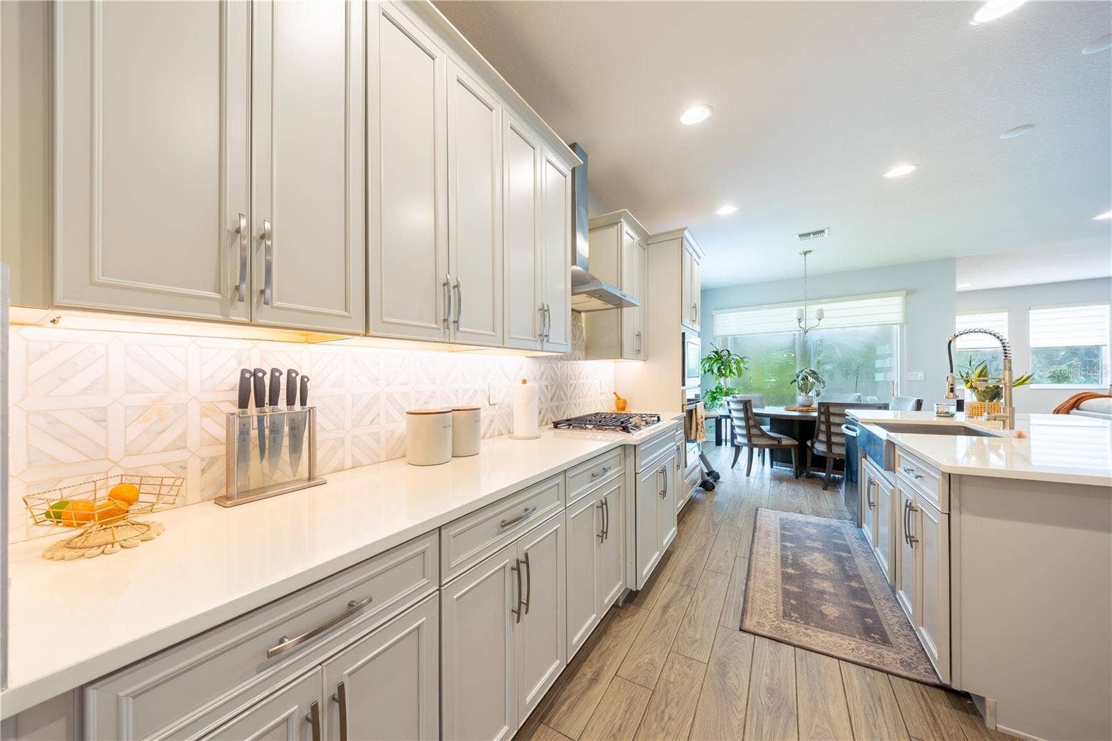 1316 SOUTHERN SUN DRIVE, Oakland, FL 34787 efined kitchen with expansive countertops, ample cabinetry, and a gas cooktop.
