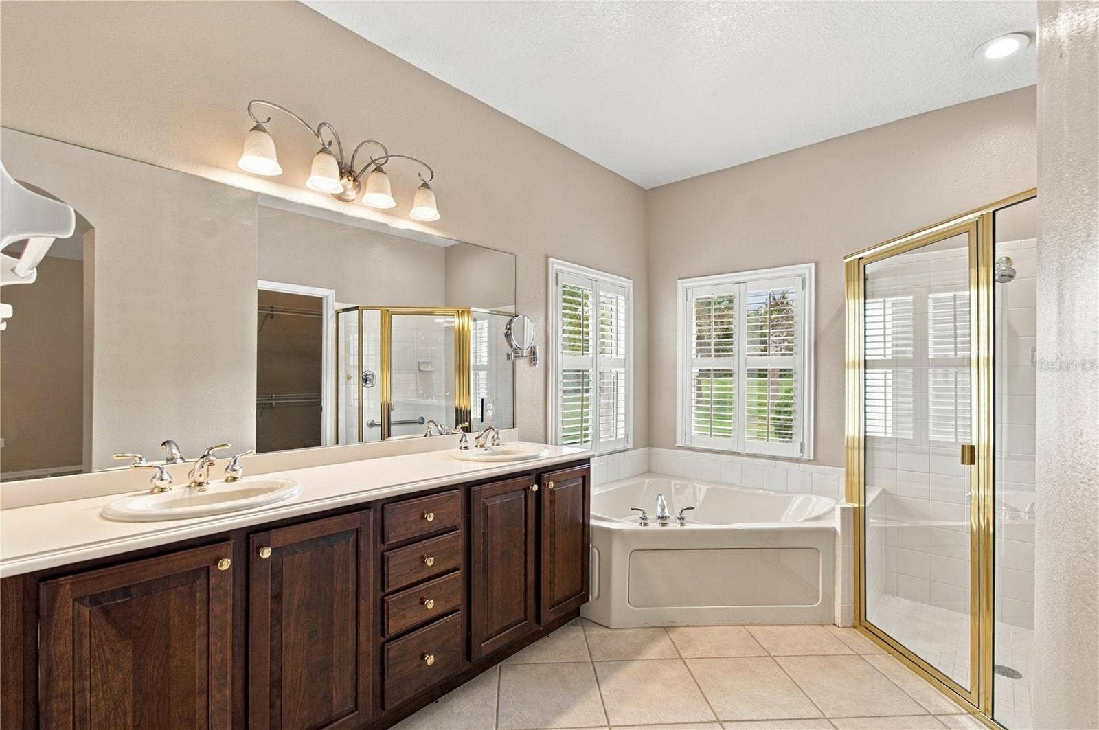 352 HAMRICK DR, Poinciana, FL 34759 Ensuite Bath w/ Walk-in Shower