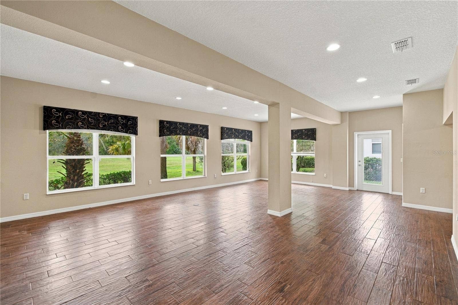 352 HAMRICK DR, Poinciana, FL 34759 Plank Tile floors