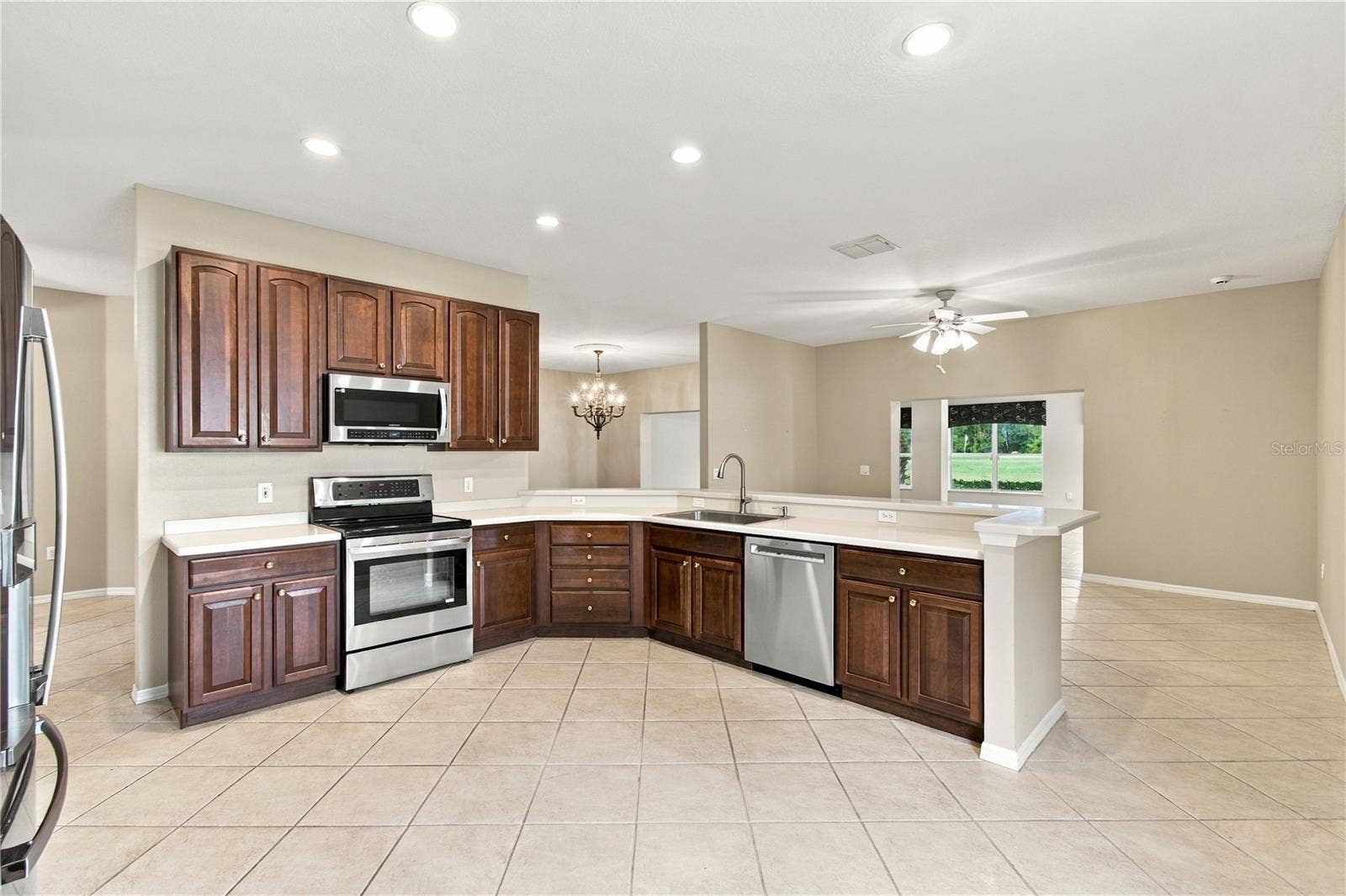 352 HAMRICK DR, Poinciana, FL 34759 Stainless Steel Appliances