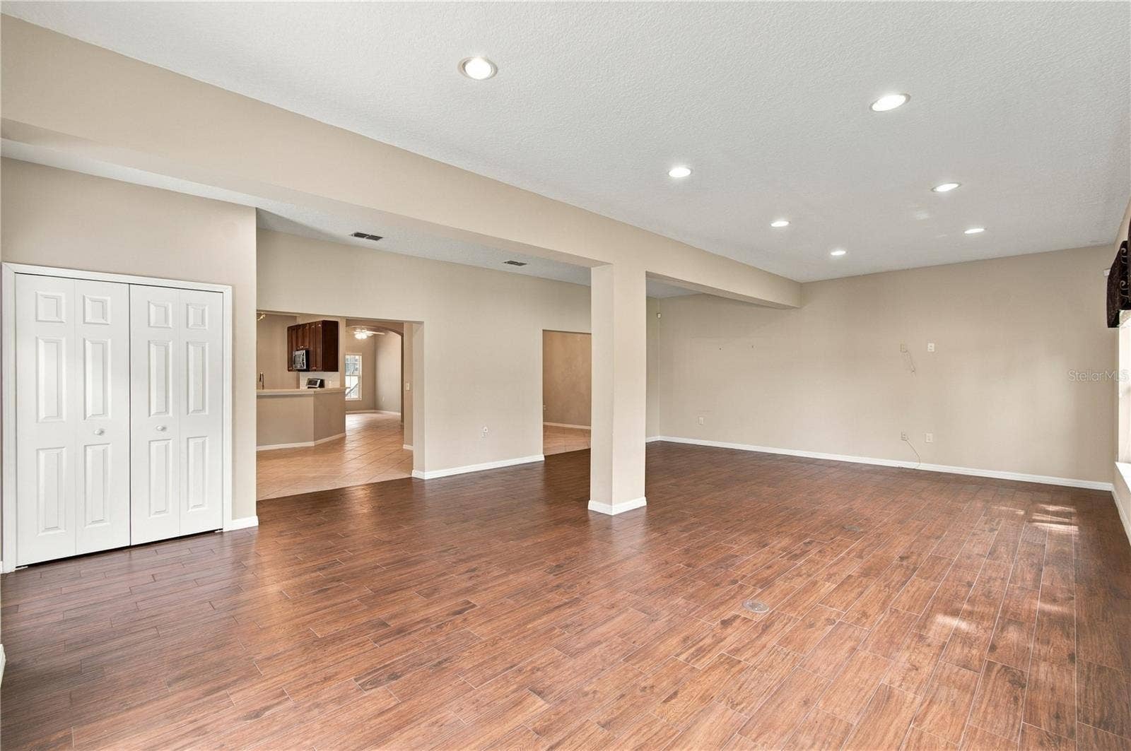 352 HAMRICK DR, Poinciana, FL 34759 Built-in Closet for Storage