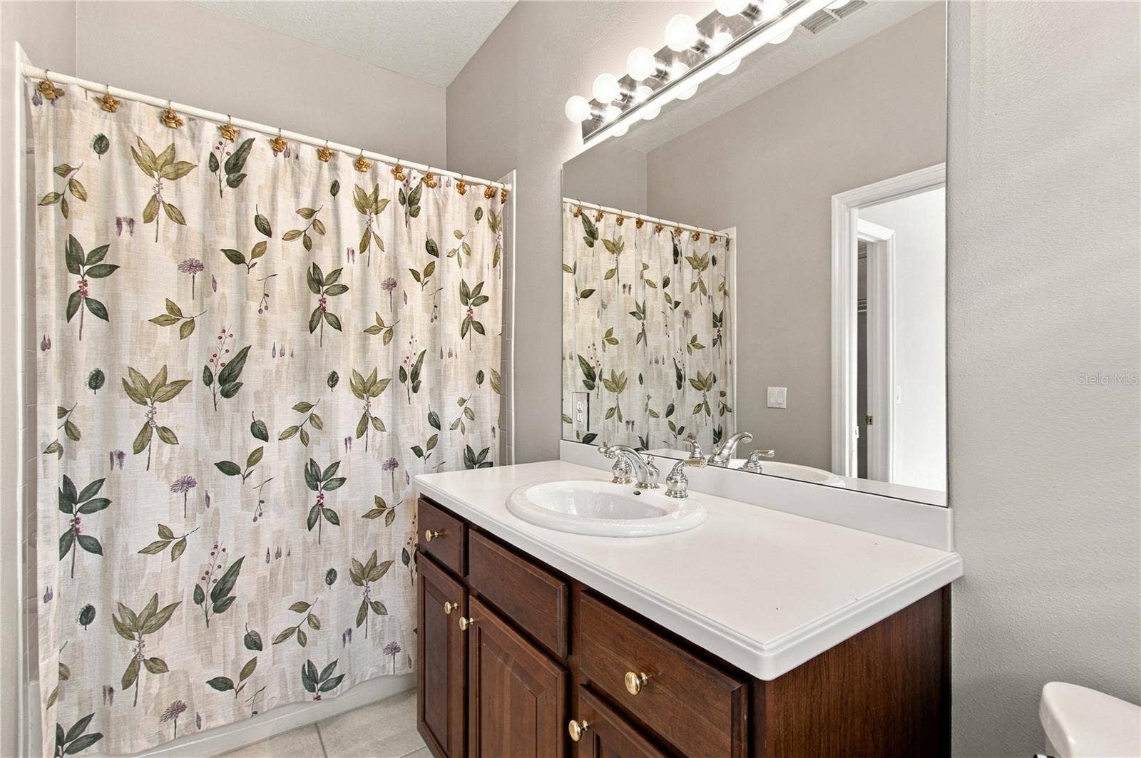 352 HAMRICK DR, Poinciana, FL 34759 Casita Full Bath