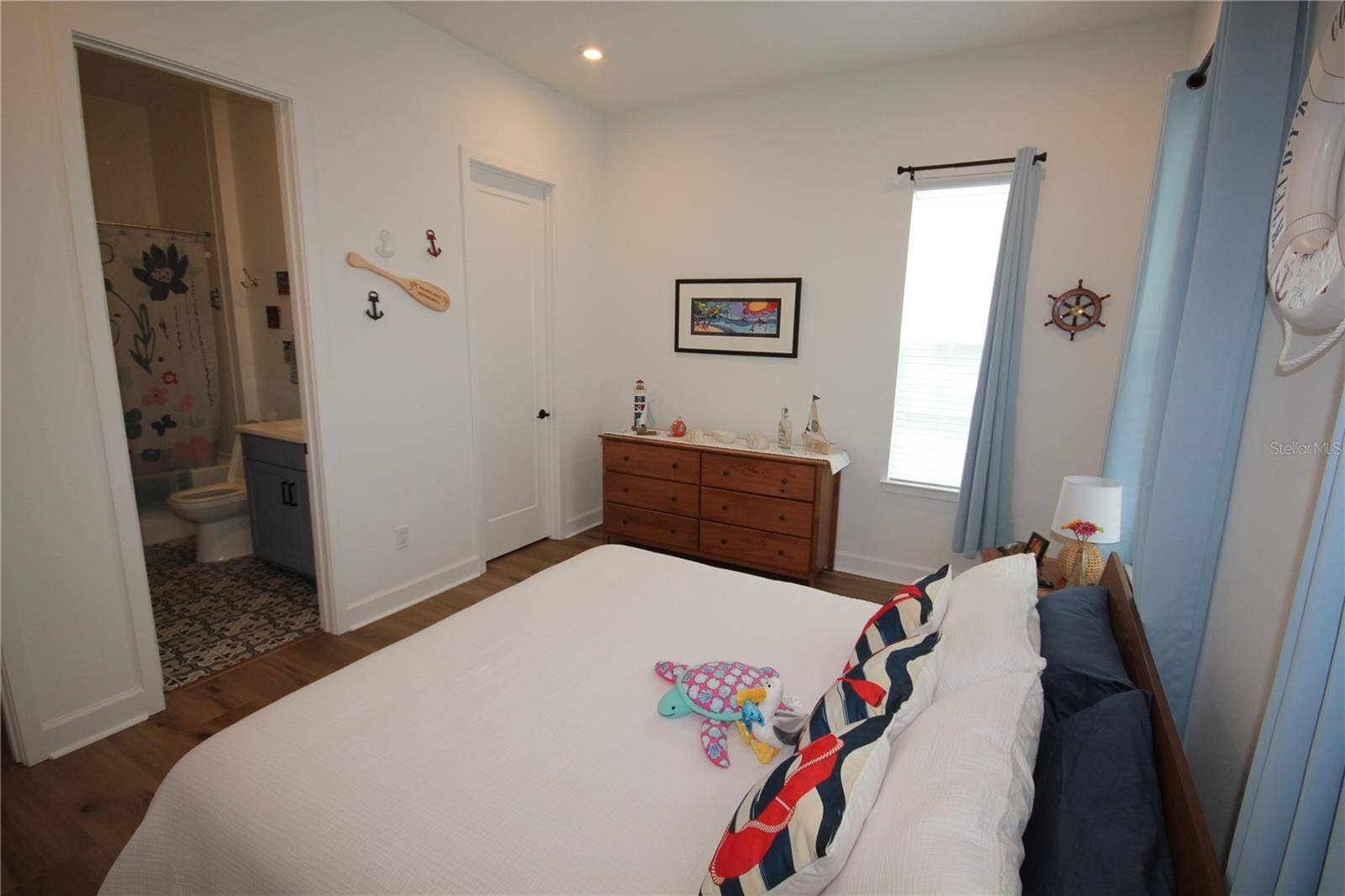 1859 BEACH RIDGE RD, Celebration, FL 34747 1ST FLOOR GUEST SUITE WITH EN-SUITE BATHROOM