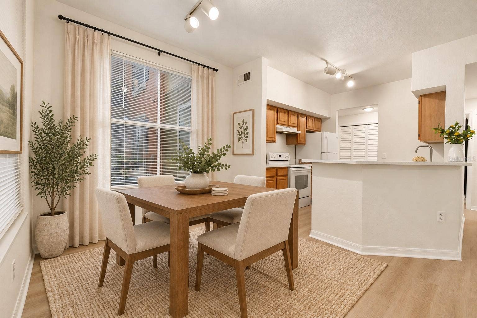 6025 WESTGATE DRIVE, #2518, Orlando, FL 32835 Dining Room