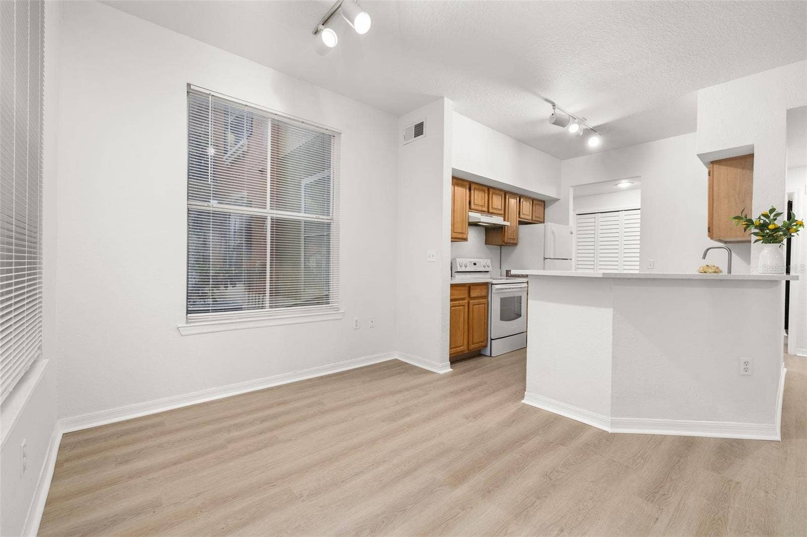 6025 WESTGATE DRIVE, #2518, Orlando, FL 32835 6025 WESTGATE DRIVE, #2518, Orlando, FL 32835