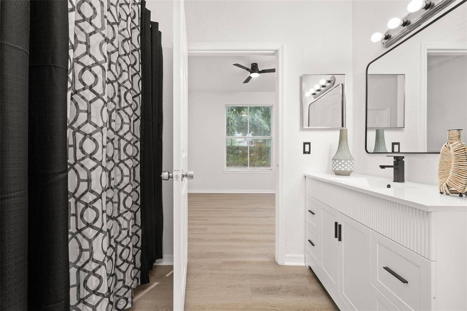 6025 WESTGATE DRIVE, #2518, Orlando, FL 32835 Bathroom 2