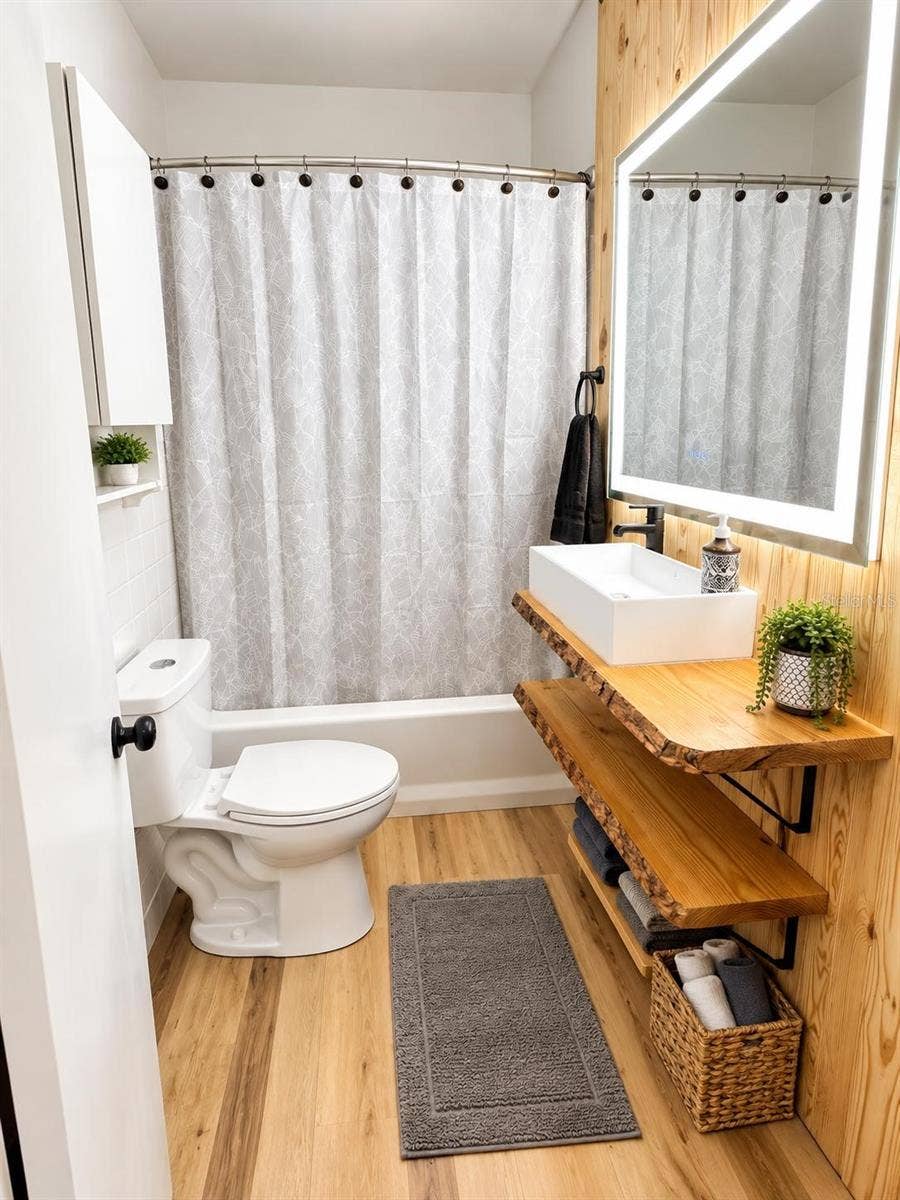Main House bathroom