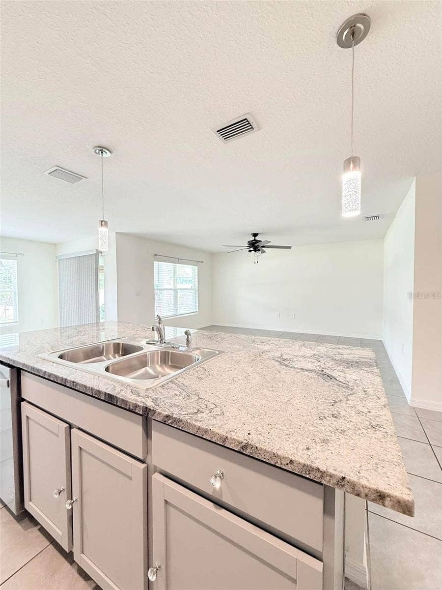 6723 SE 3RD LOOP, Ocala, FL 34472