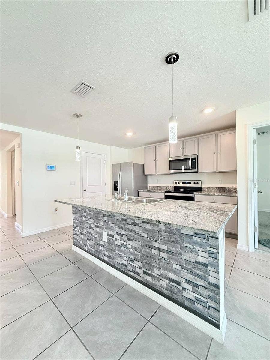 6723 SE 3RD LOOP, Ocala, FL 34472