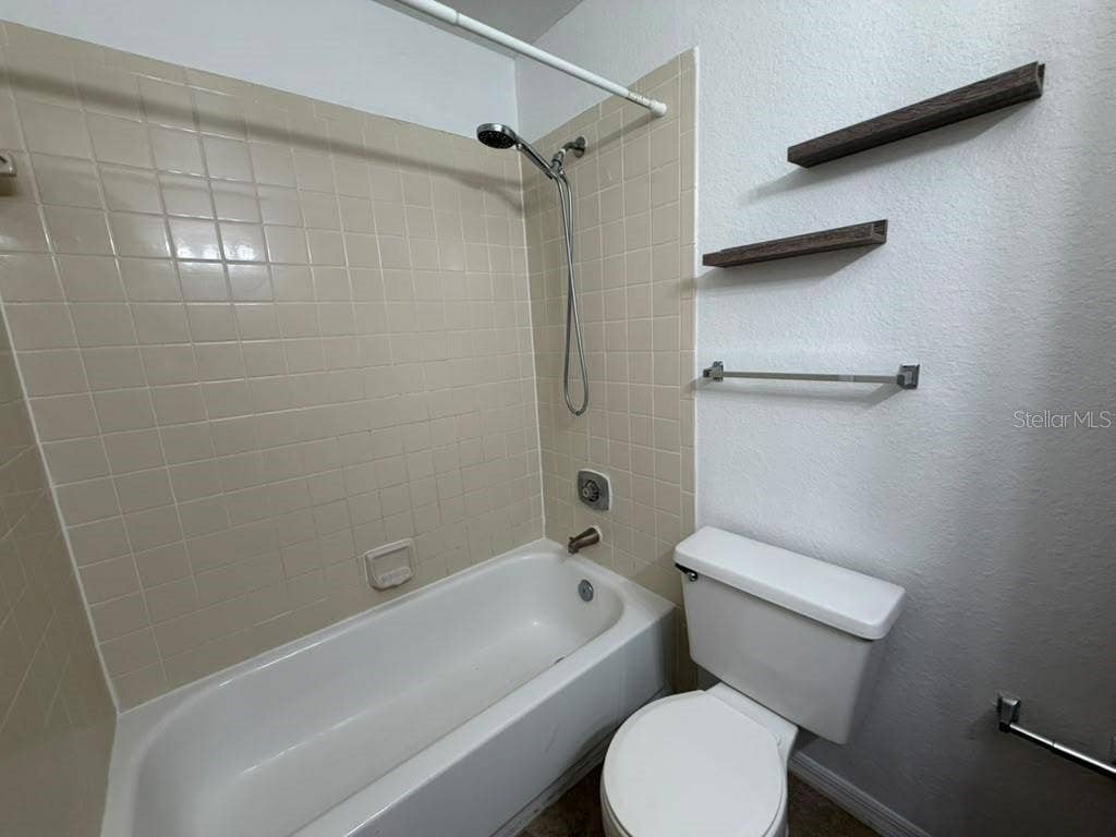 1037 S HIAWASSEE ROAD, #2824, Orlando, FL 32835 Primary Bathroom