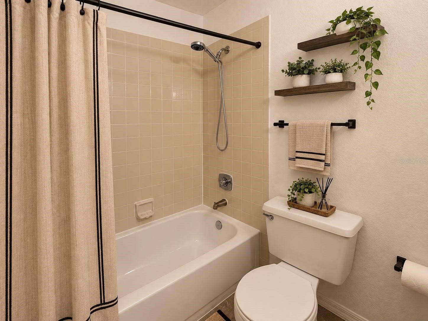1037 S HIAWASSEE ROAD, #2824, Orlando, FL 32835 Stage Primary Bathroom