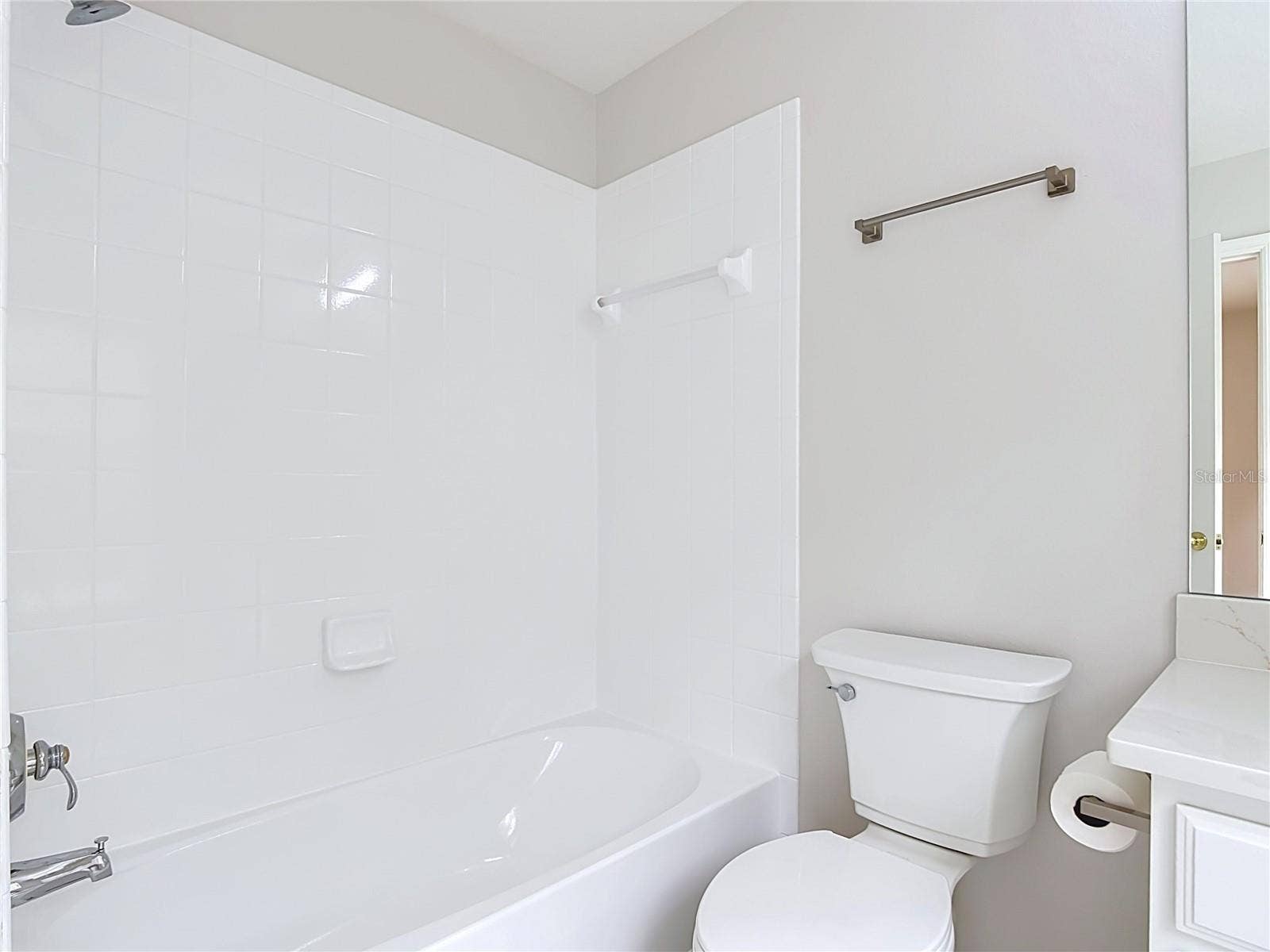 1003 OLD BLUSH ROAD, Celebration, FL 34747 Guest Bathroom with shower/tub