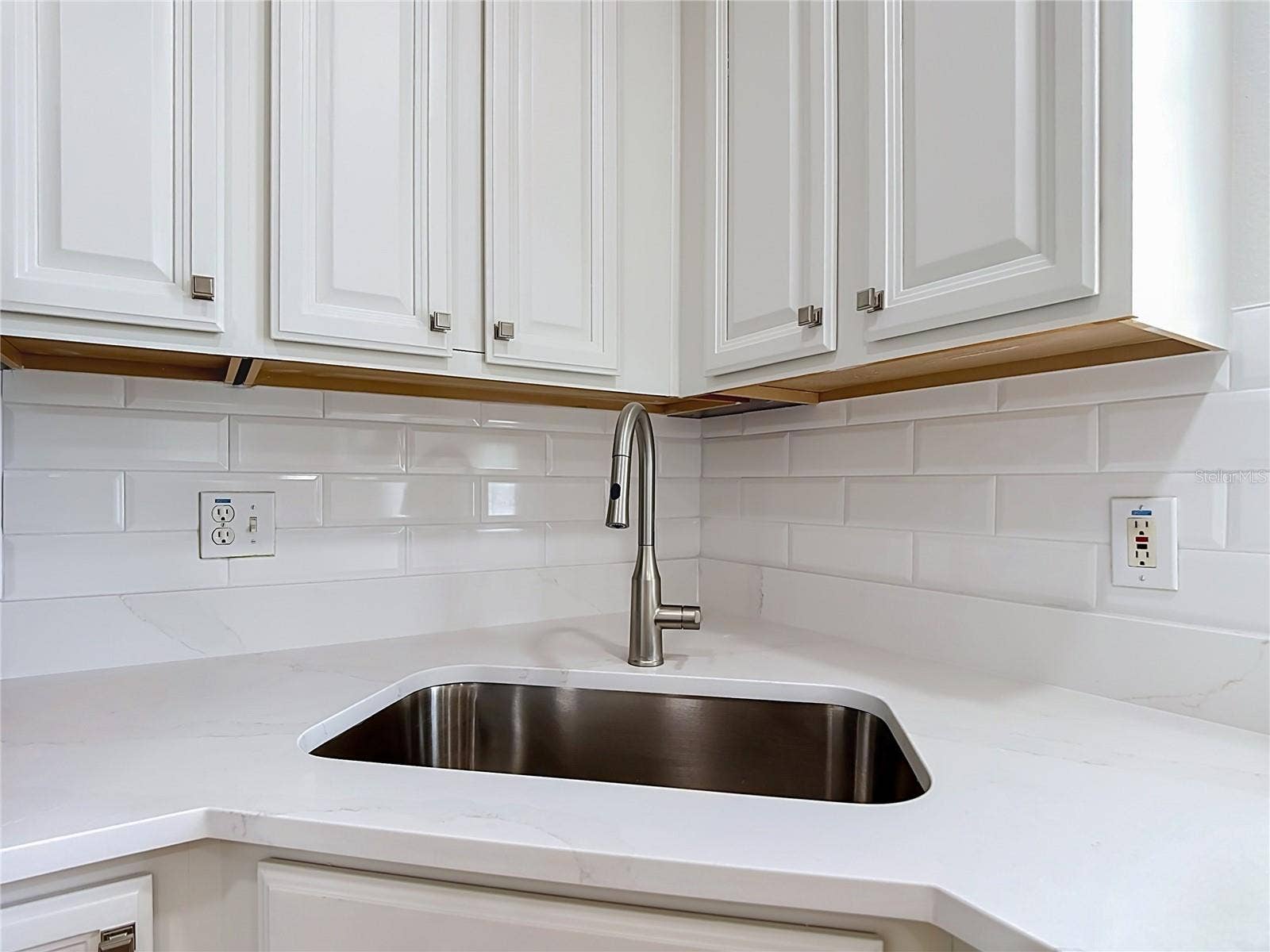 1003 OLD BLUSH ROAD, Celebration, FL 34747 New counters, backsplash, sink