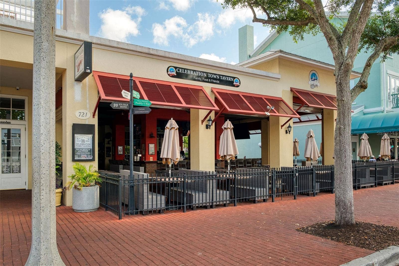 1003 OLD BLUSH ROAD, Celebration, FL 34747 Town Tavern Outdoor Bar Area