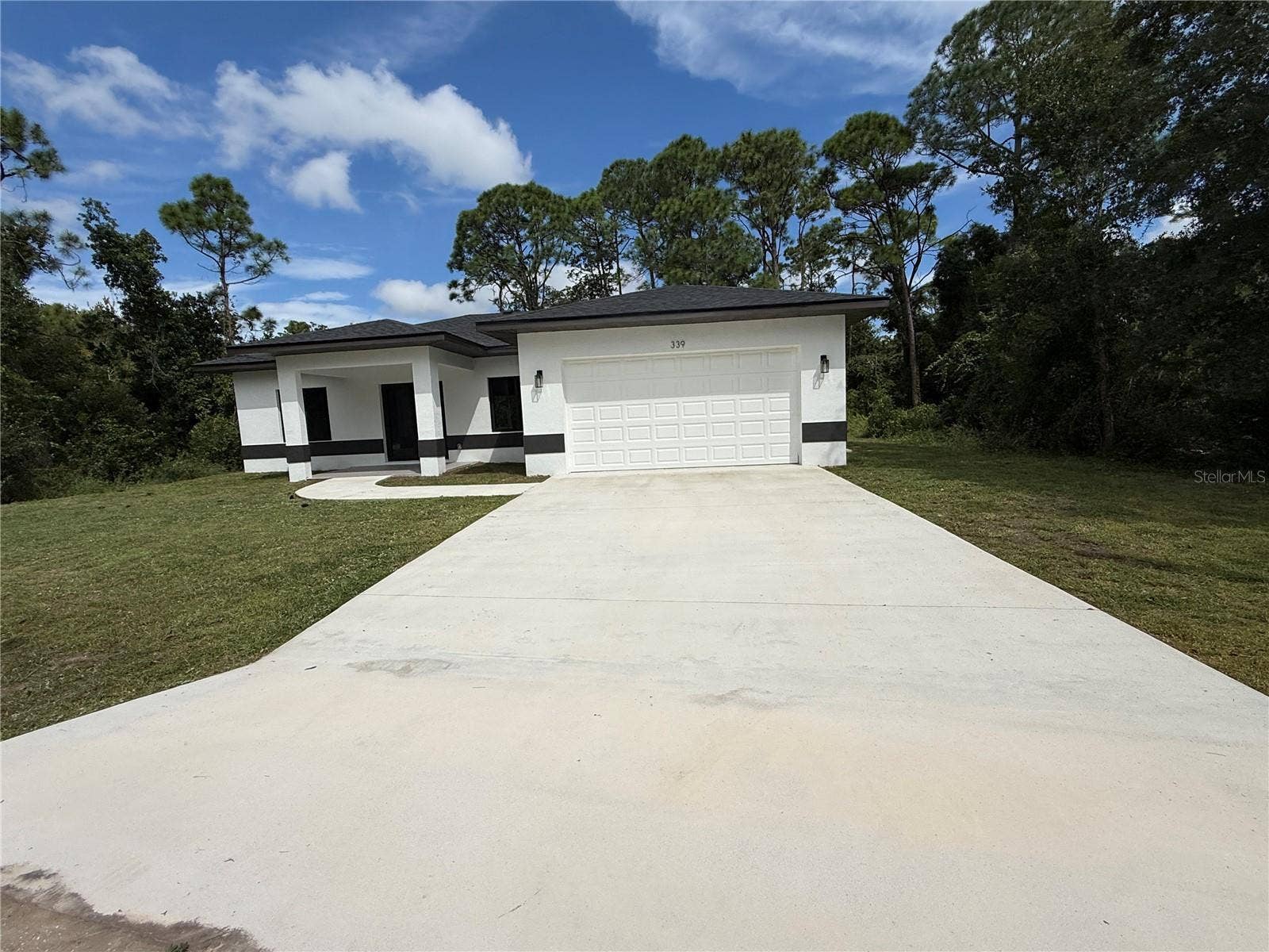 339 ROADRUNNER AVENUE, Sebring, FL 33870 Driveway