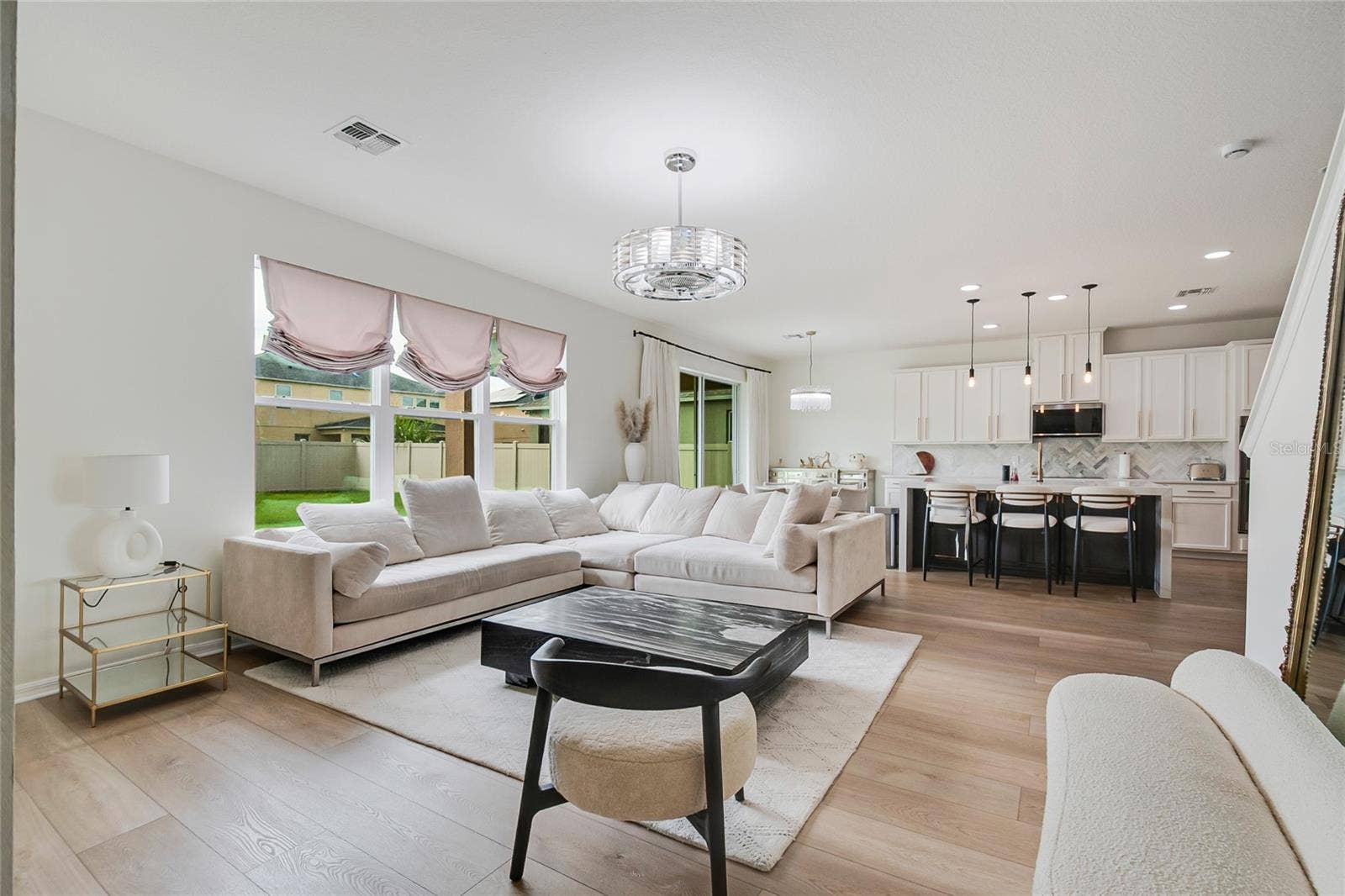 3761 MT VERNON WAY, Kissimmee, FL 34741 3761 MT VERNON WAY, Kissimmee, FL 34741