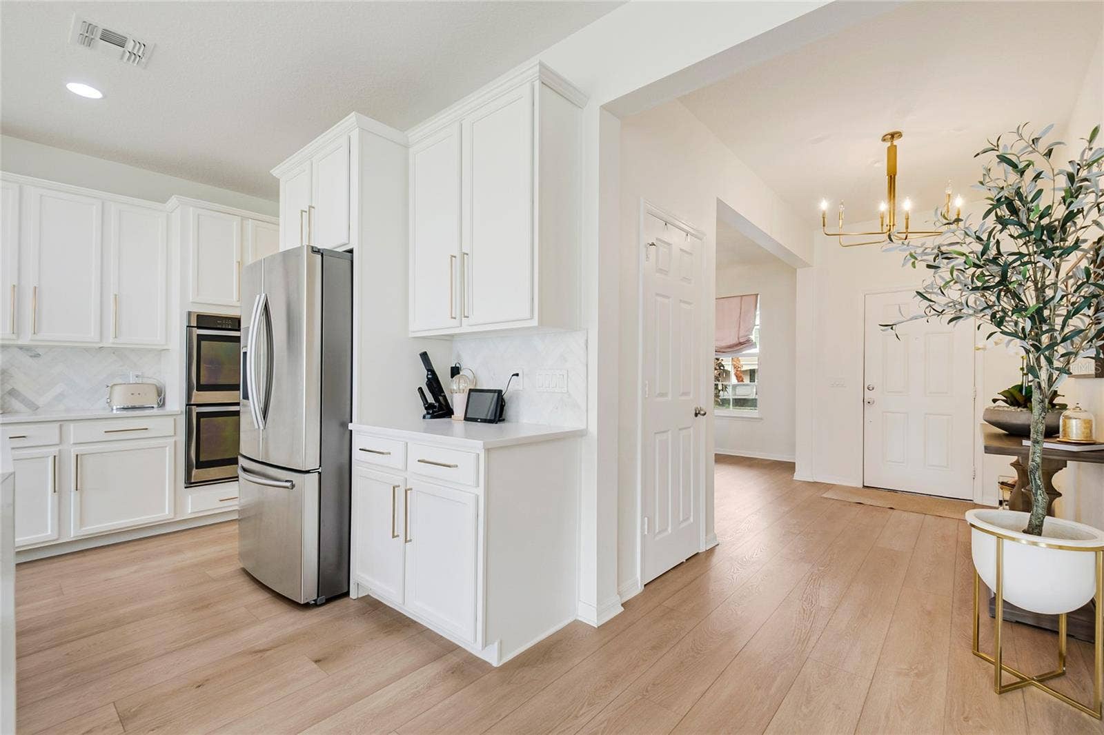 3761 MT VERNON WAY, Kissimmee, FL 34741 3761 MT VERNON WAY, Kissimmee, FL 34741