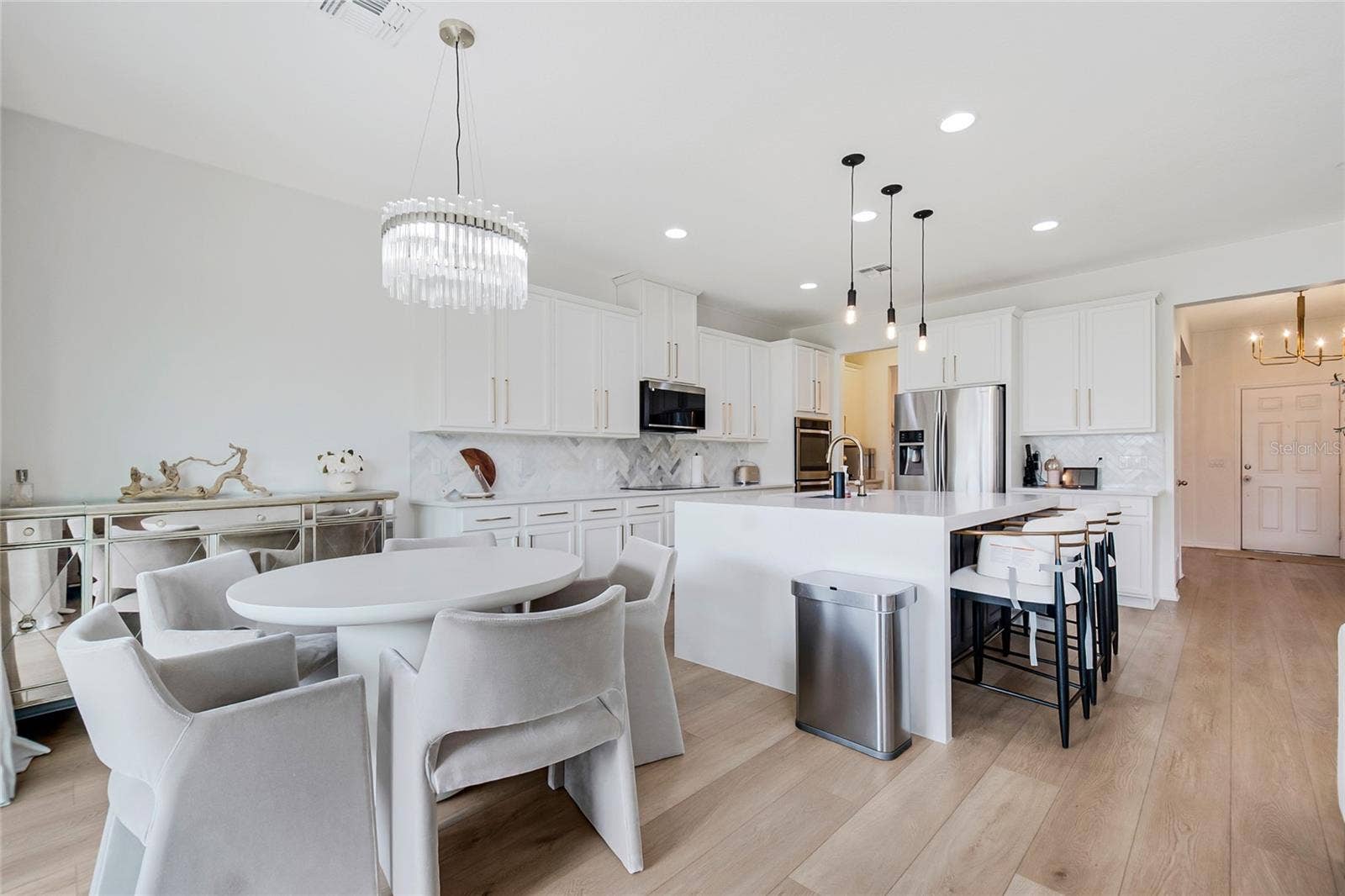 3761 MT VERNON WAY, Kissimmee, FL 34741 3761 MT VERNON WAY, Kissimmee, FL 34741