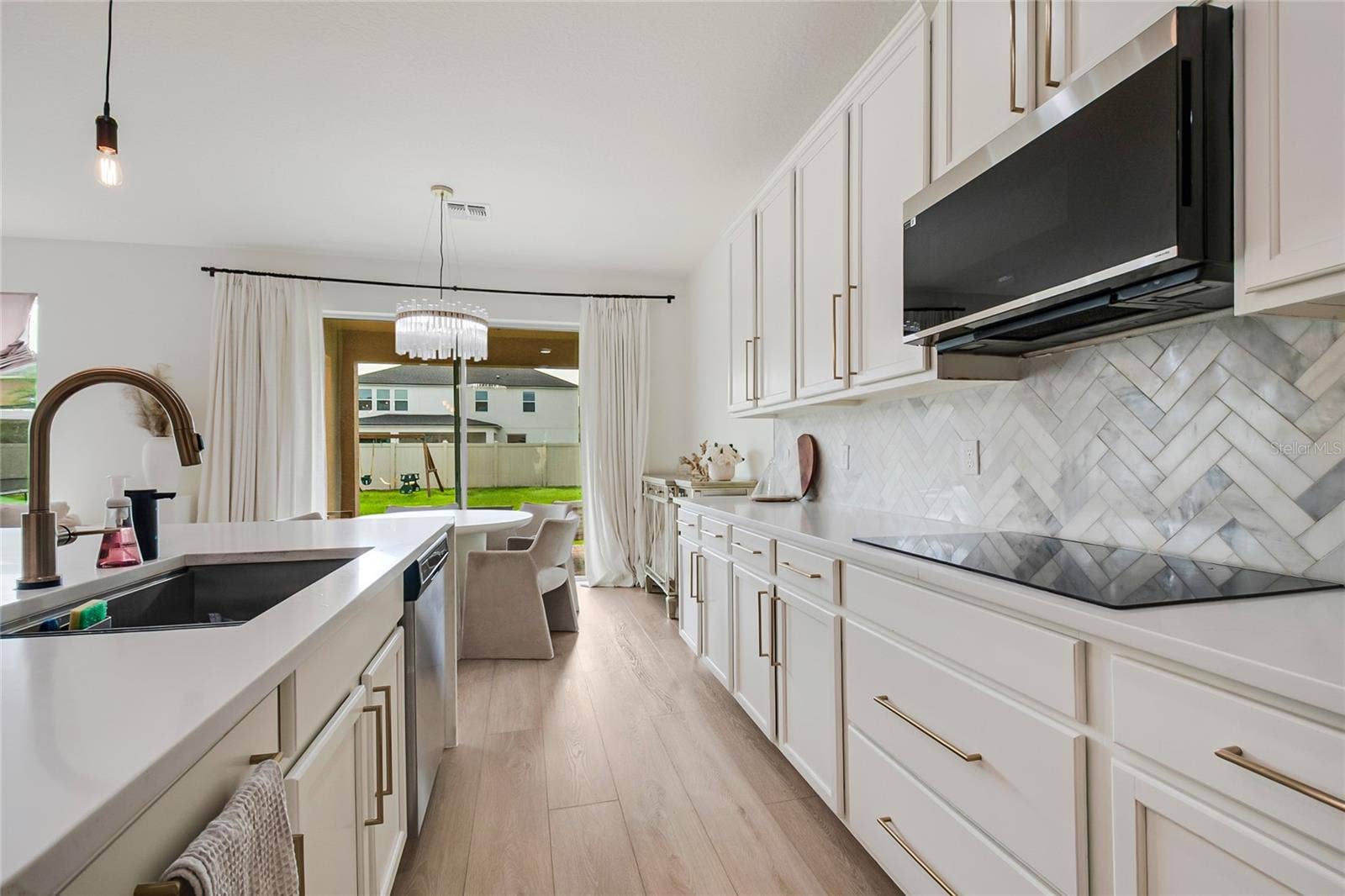 3761 MT VERNON WAY, Kissimmee, FL 34741 3761 MT VERNON WAY, Kissimmee, FL 34741