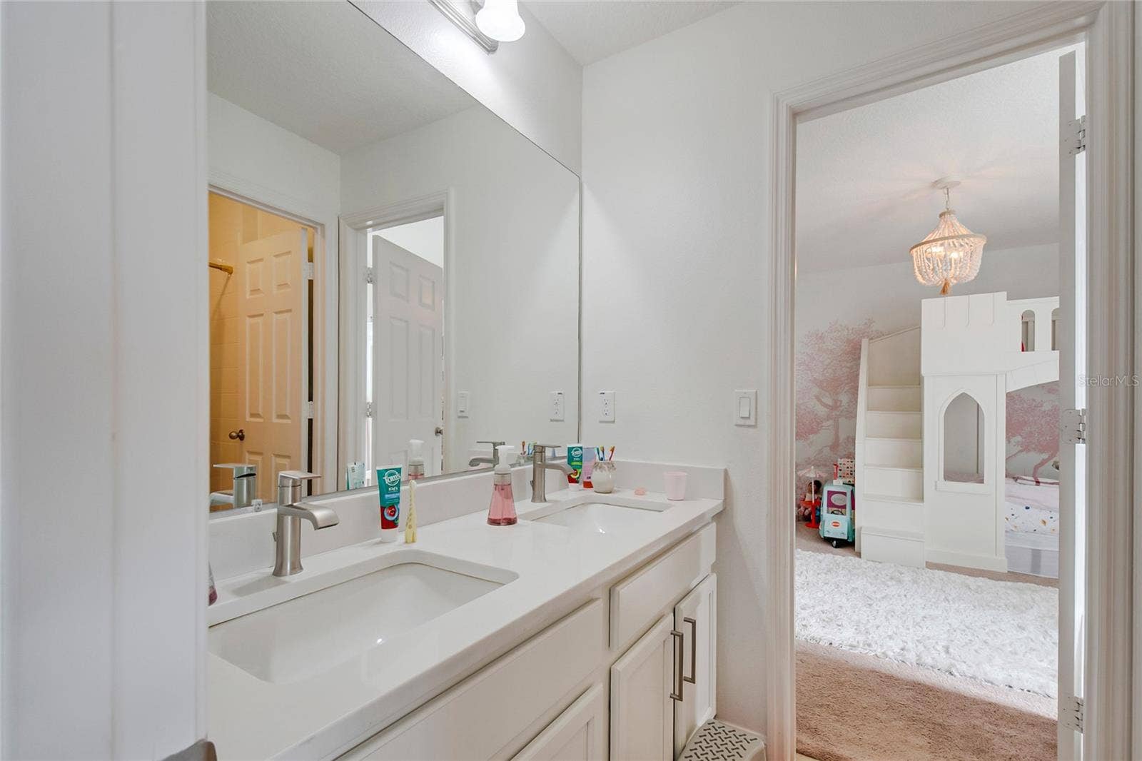 3761 MT VERNON WAY, Kissimmee, FL 34741 3761 MT VERNON WAY, Kissimmee, FL 34741
