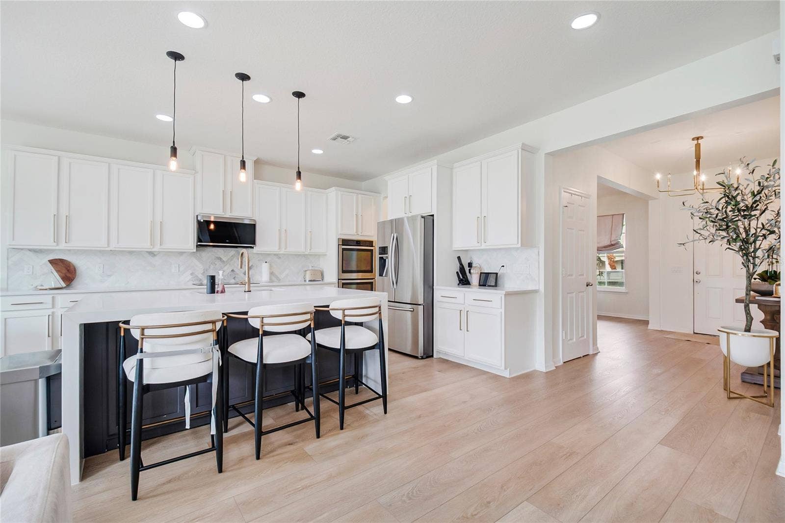 3761 MT VERNON WAY, Kissimmee, FL 34741 3761 MT VERNON WAY, Kissimmee, FL 34741