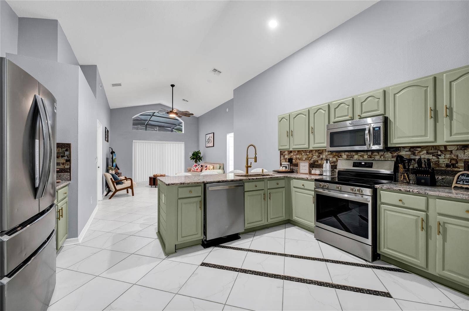 119 HYPOLITA AVENUE, Davenport, FL 33897