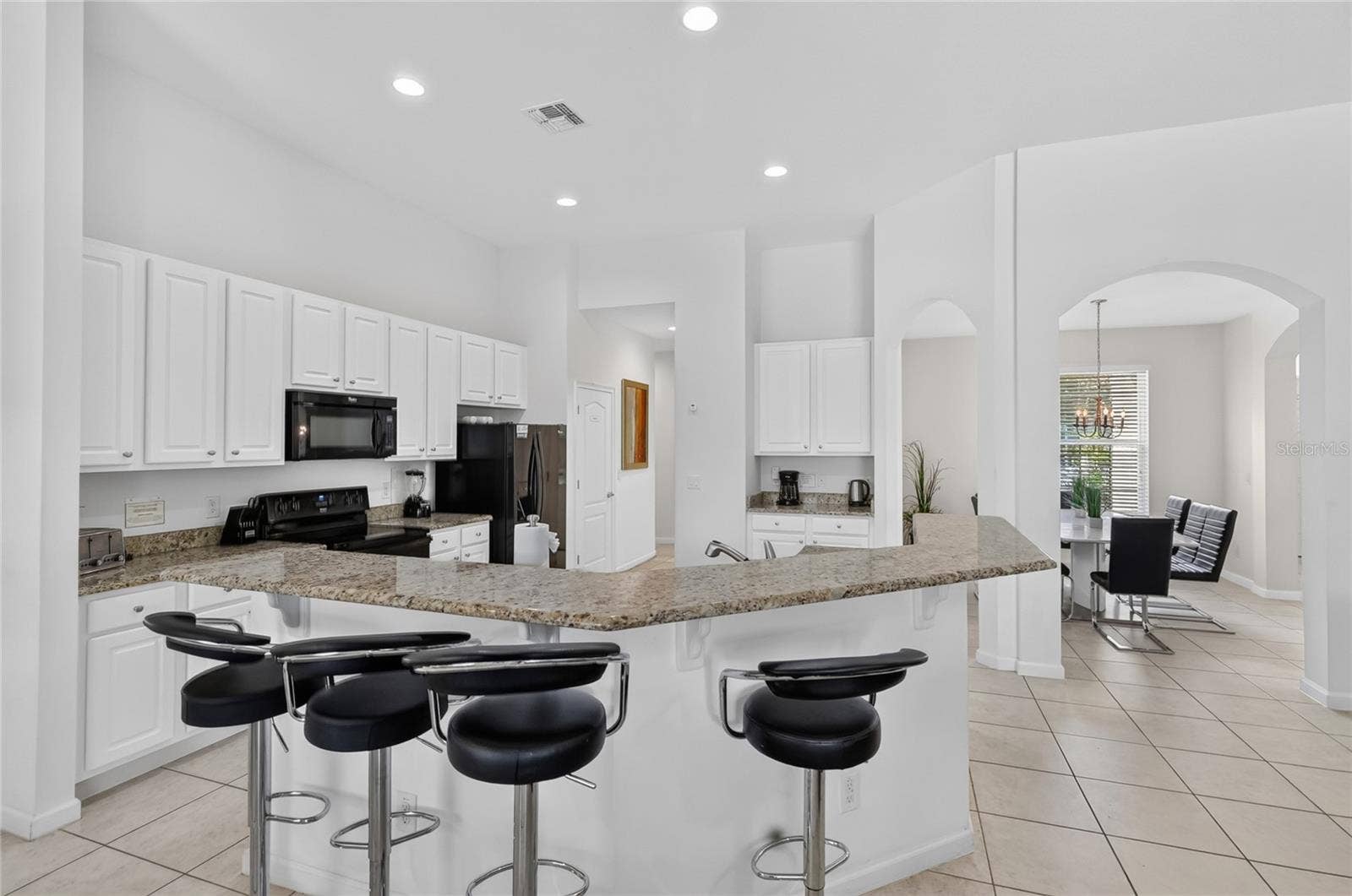 277 YELLOW SNAPDRAGON DRIVE, Davenport, FL 33837 Plenty of seating at the breakfast bar, more could be added.