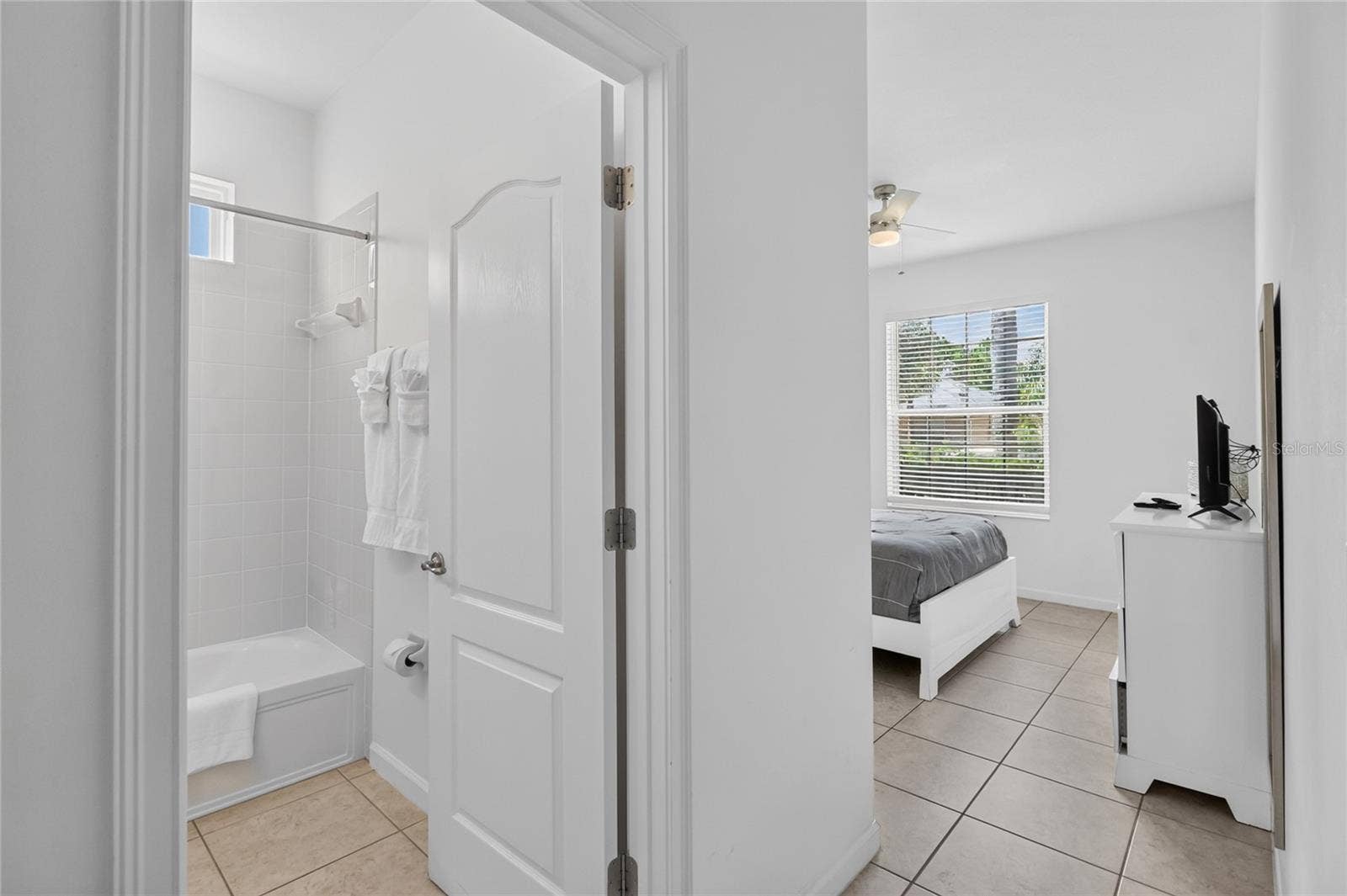 277 YELLOW SNAPDRAGON DRIVE, Davenport, FL 33837 Guest bathroom and 5th bedroom