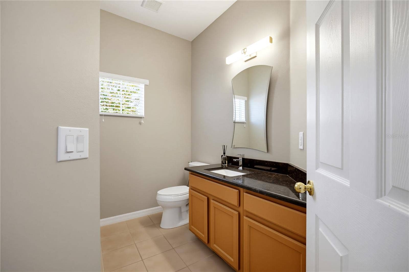 491 HARBOR WINDS COURT, Winter Springs, FL 32708 Half Bathroom - 1st floor