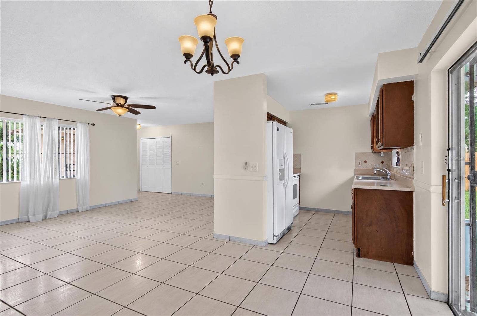 4712 STONY BROOK LANE, Orlando, FL 32808 Dining