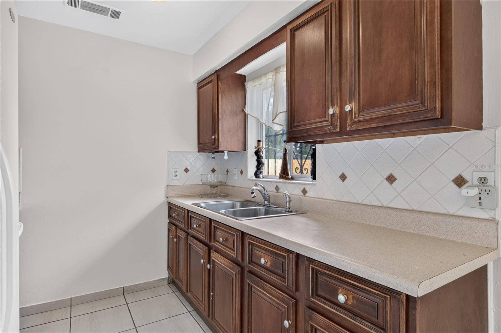 4712 STONY BROOK LANE, Orlando, FL 32808 Kitchen
