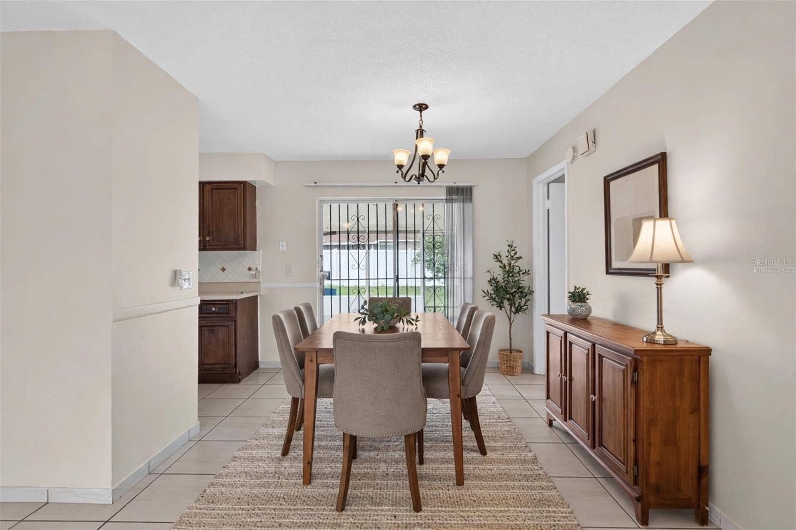 4712 STONY BROOK LANE, Orlando, FL 32808 Virtually staged Dining room