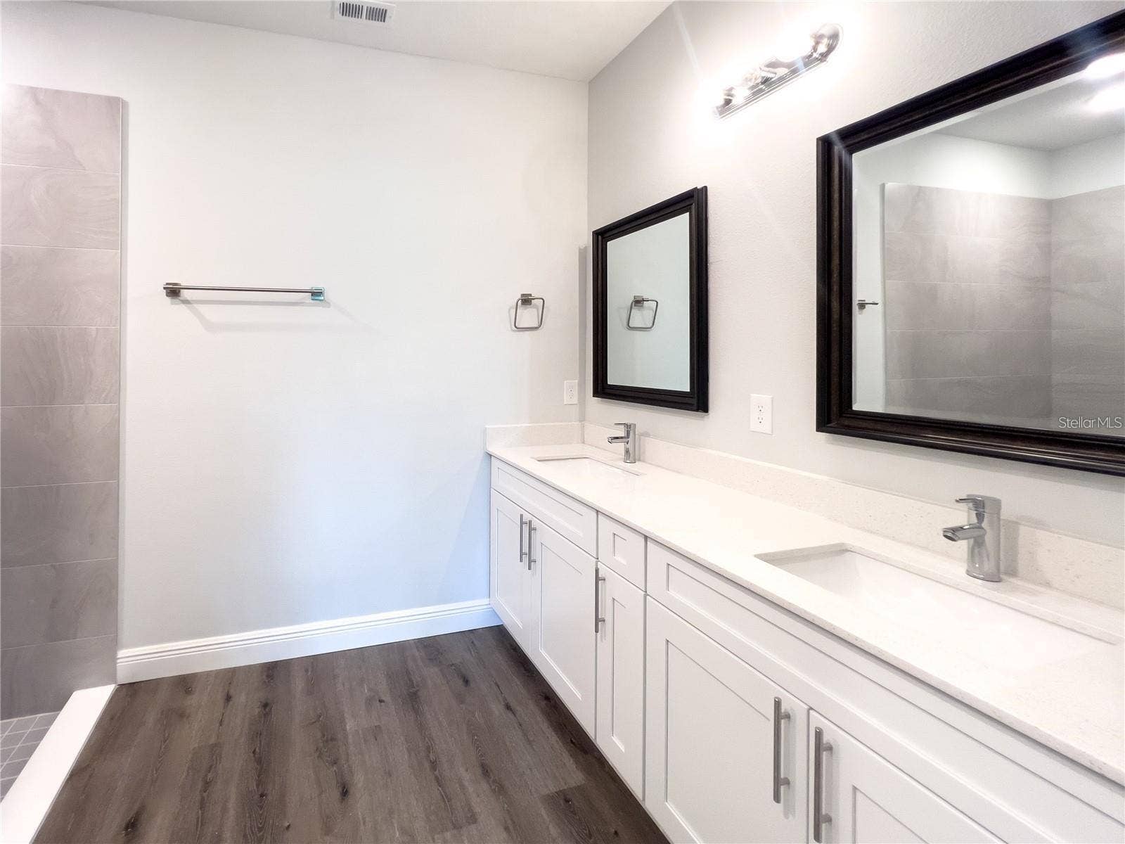 1045 9TH AVENUE, Deland, FL 32724 1045 9TH AVENUE, Deland, FL 32724