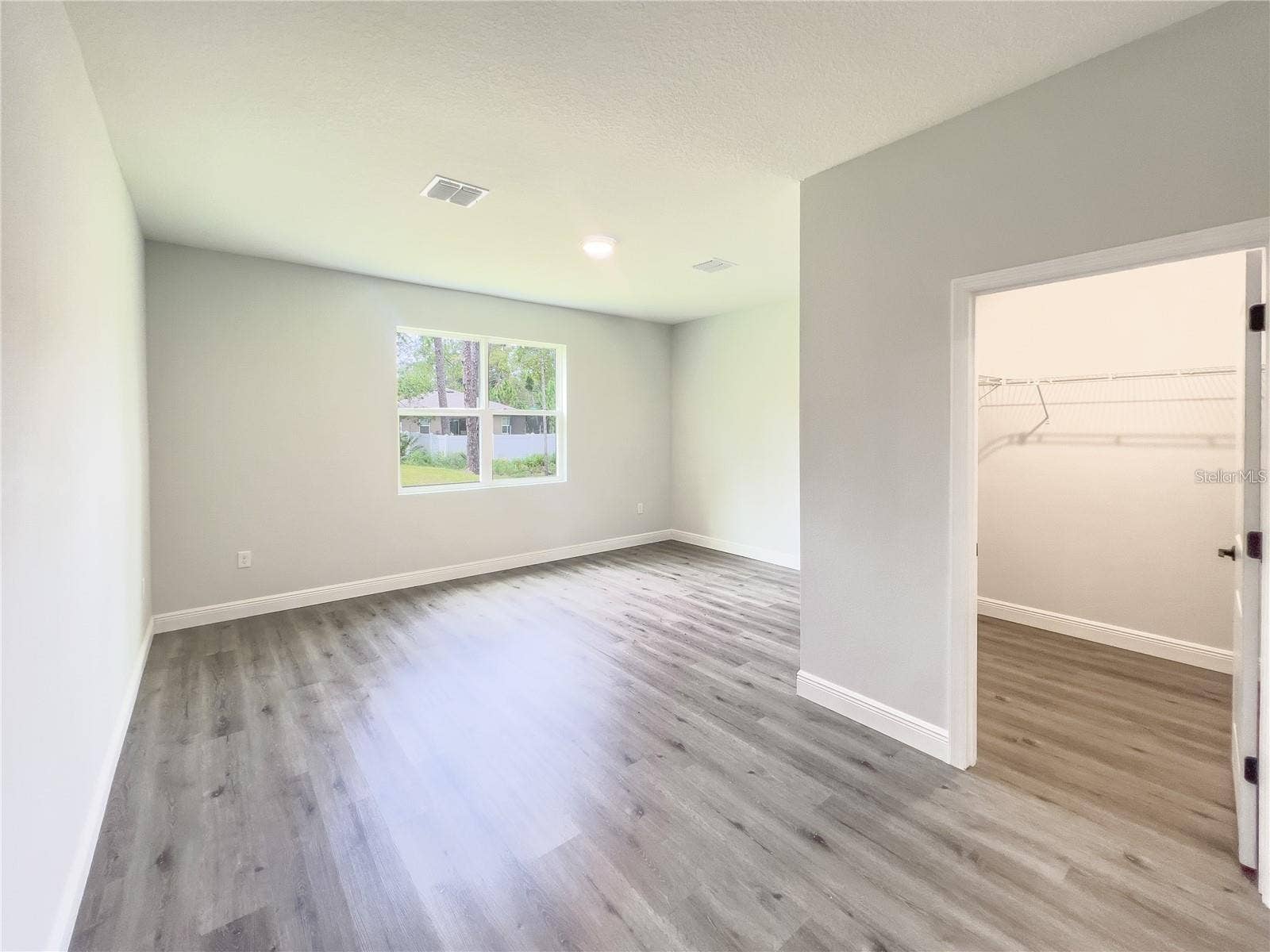1045 9TH AVENUE, Deland, FL 32724 1045 9TH AVENUE, Deland, FL 32724