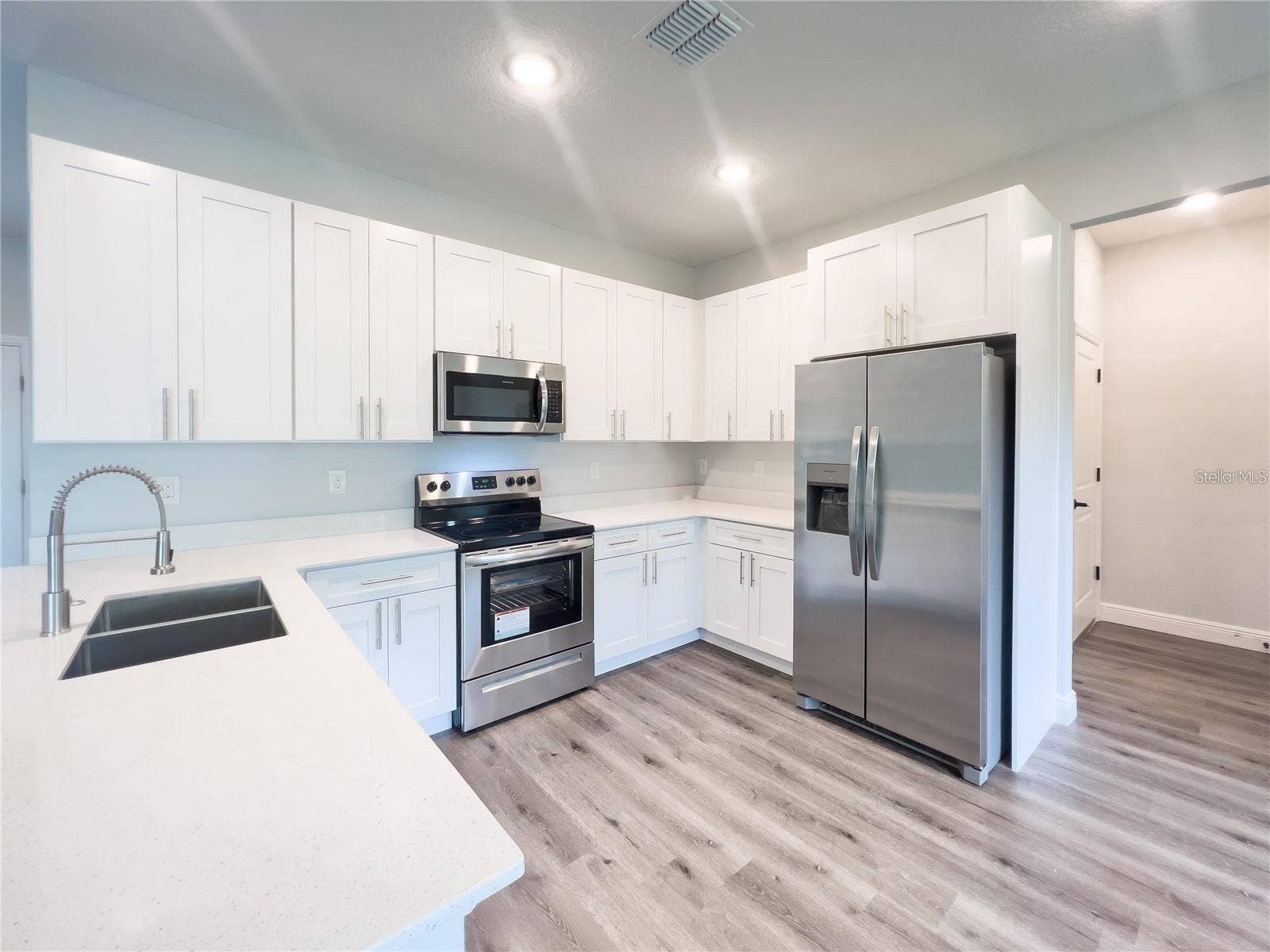 1045 9TH AVENUE, Deland, FL 32724 1045 9TH AVENUE, Deland, FL 32724