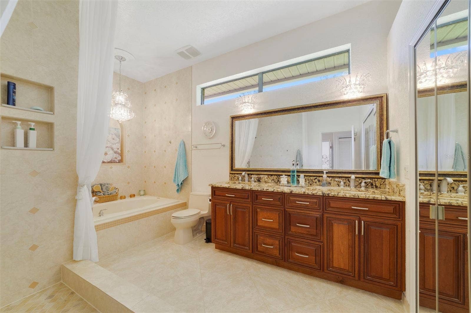 3514 OCITA DRIVE, Orlando, FL 32837 Primary Bath with huge walk in closet
