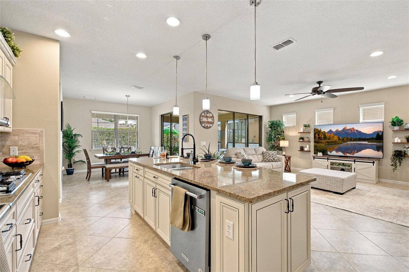 492 PONTEVEDRA RD, Davenport, FL 33896