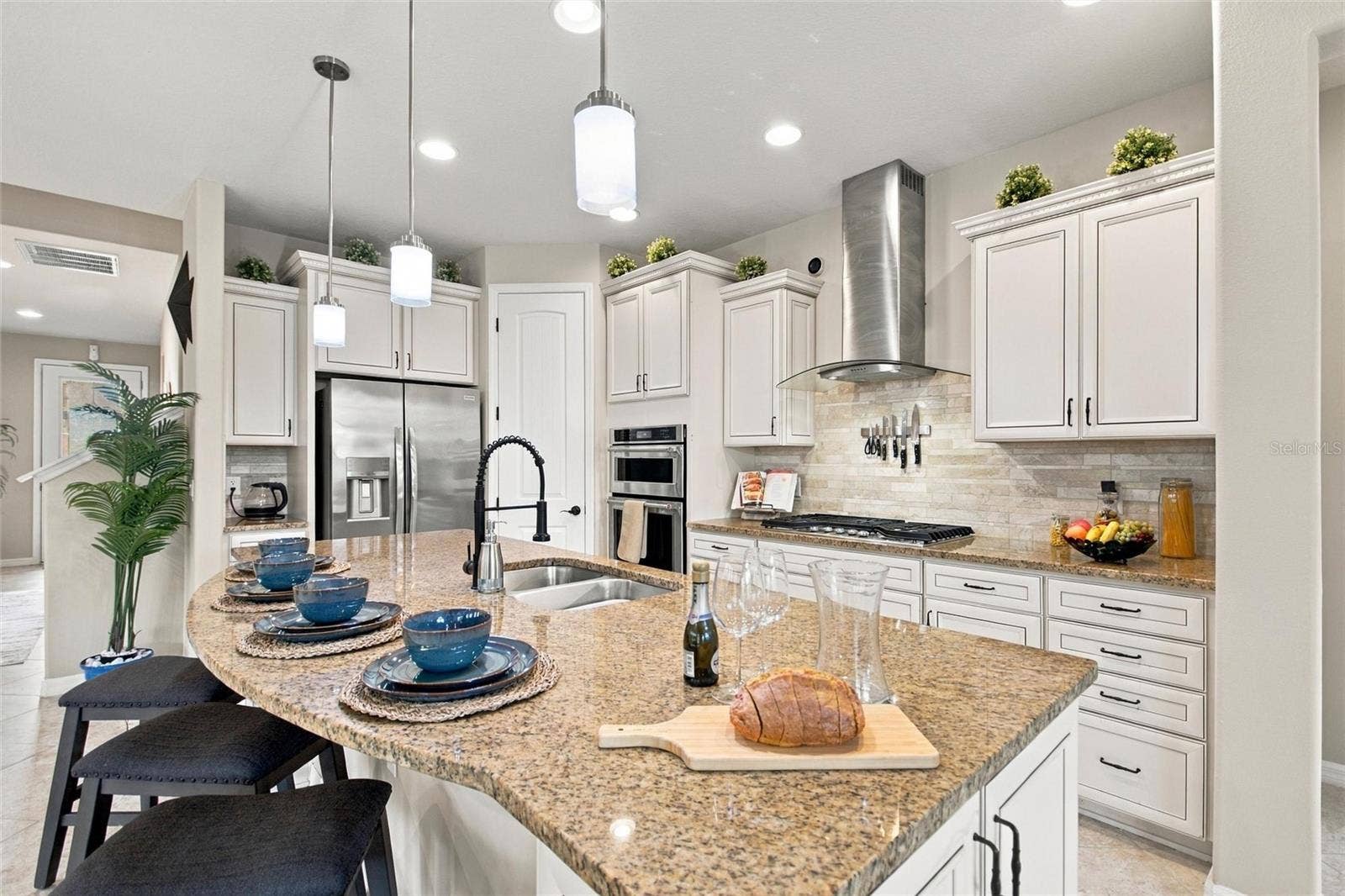 492 PONTEVEDRA RD, Davenport, FL 33896