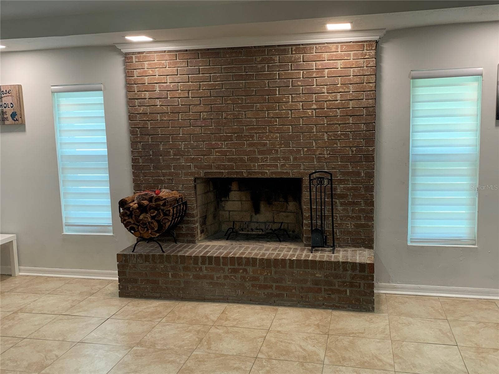 6281 HALABRIN ROAD, Haines City, FL 33844 Fireplace