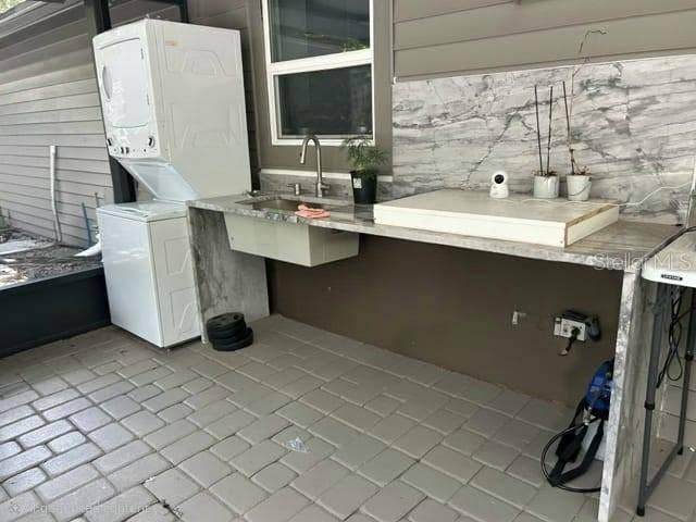 1869 E LAKE DRIVE, Casselberry, FL 32707 exterior area w/ sink and gas stove