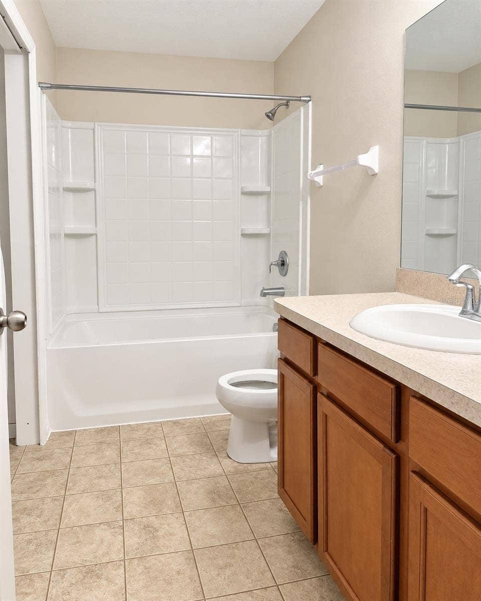 5481 LIMESTONE LANE, Lakeland, FL 33809 Hall Full bathroom