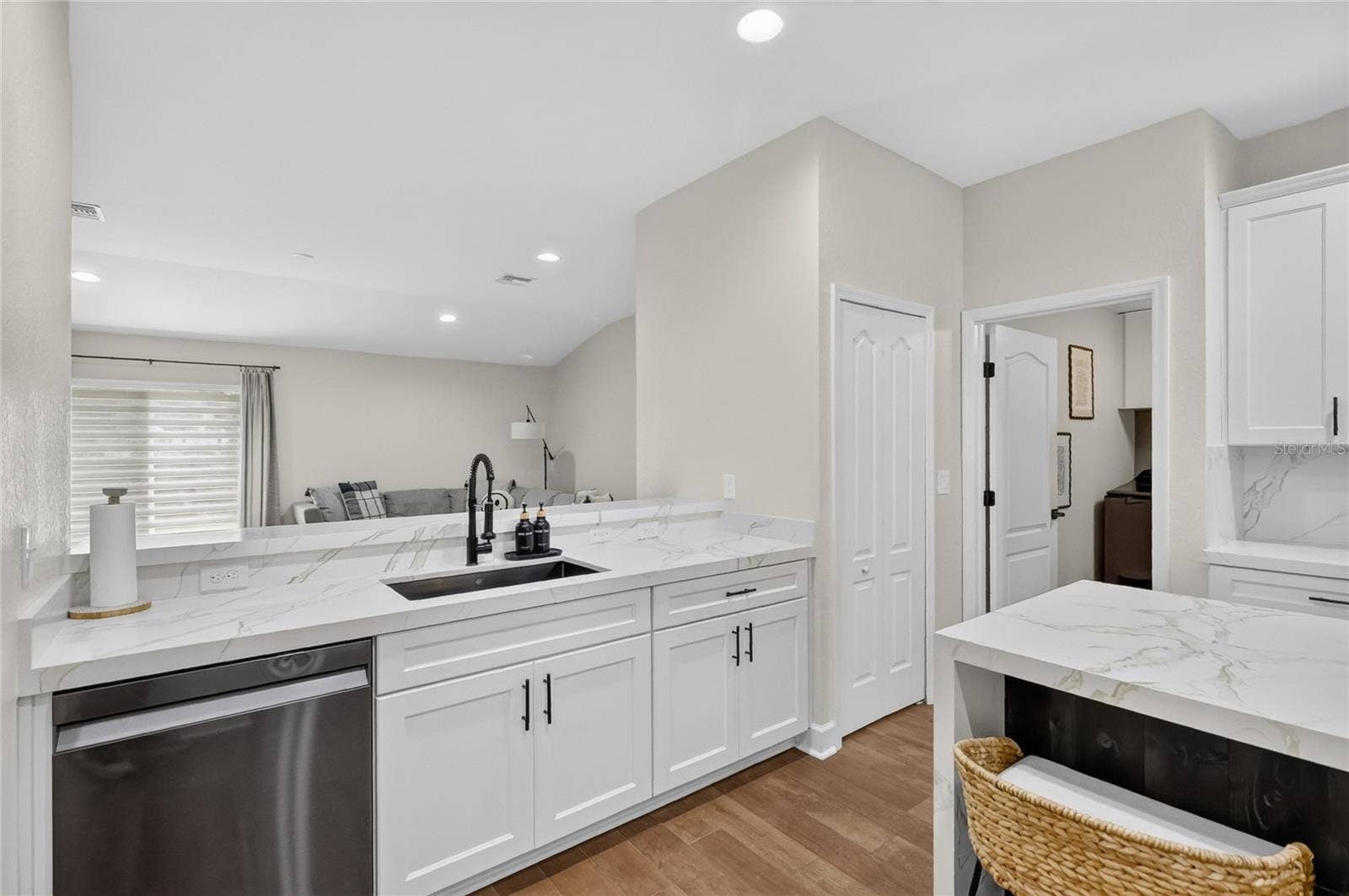 Love the quartz countertops