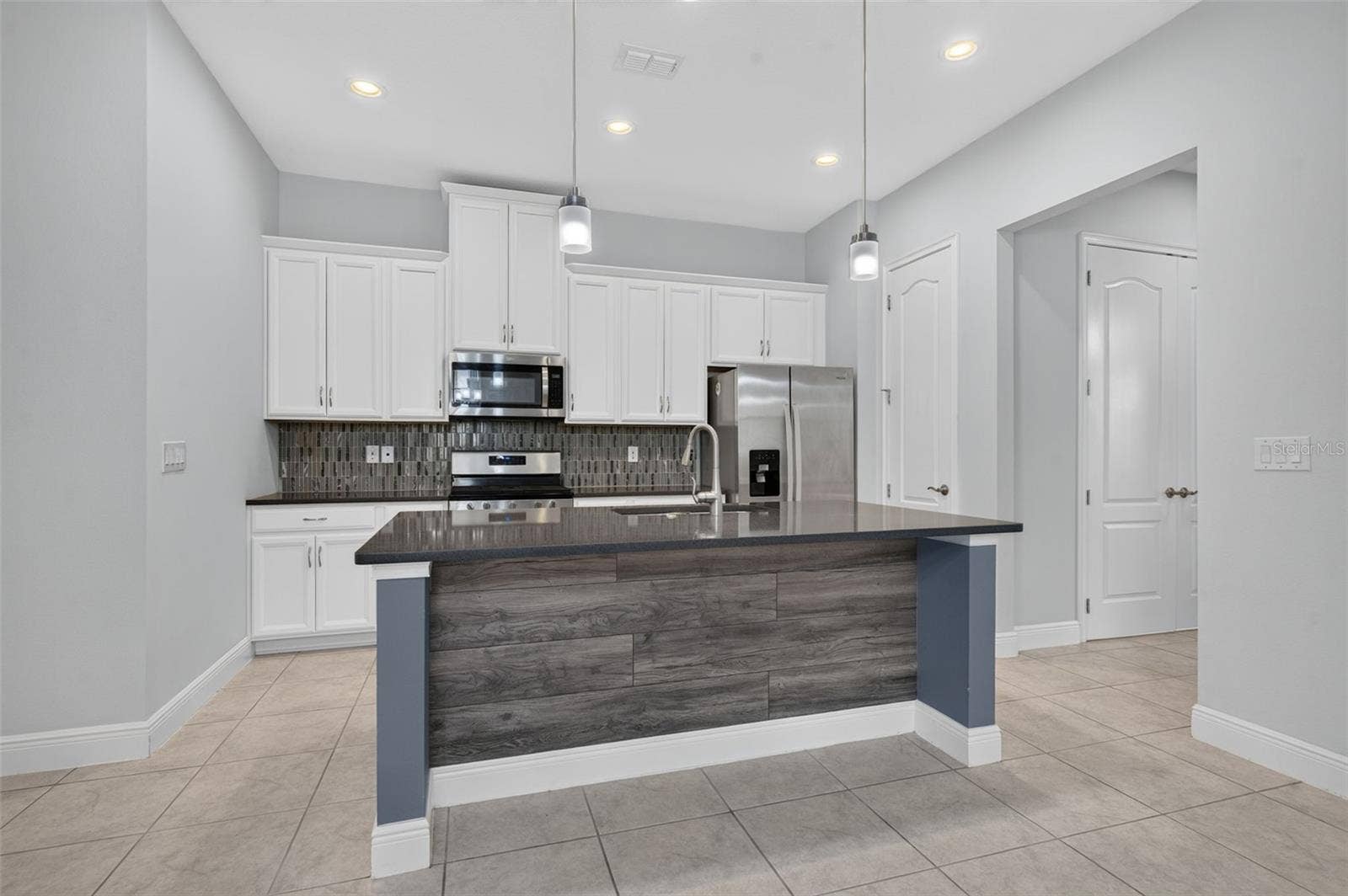 2521 YELLOW BRICK ROAD, St Cloud, FL 34772