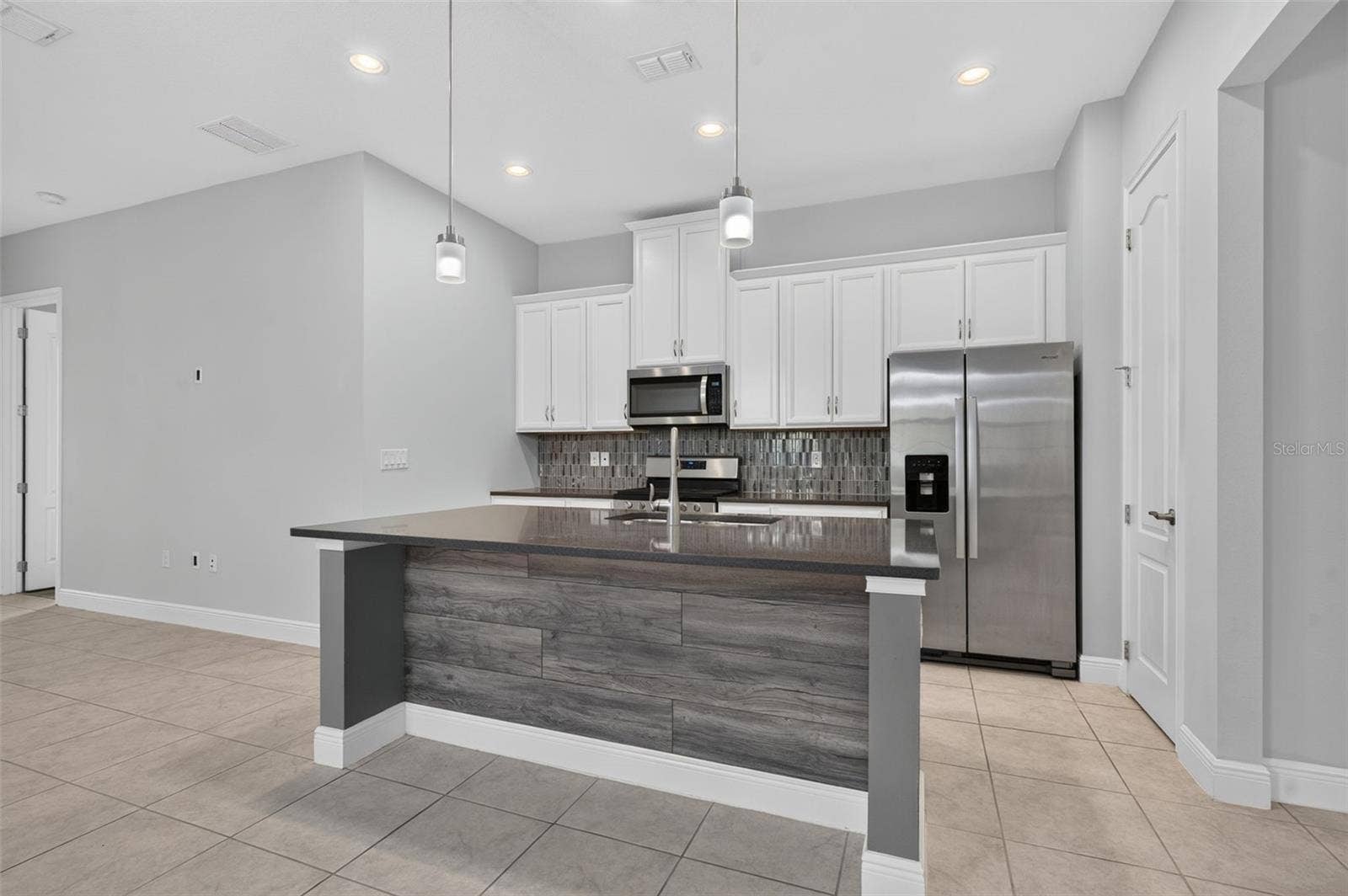 2521 YELLOW BRICK ROAD, St Cloud, FL 34772